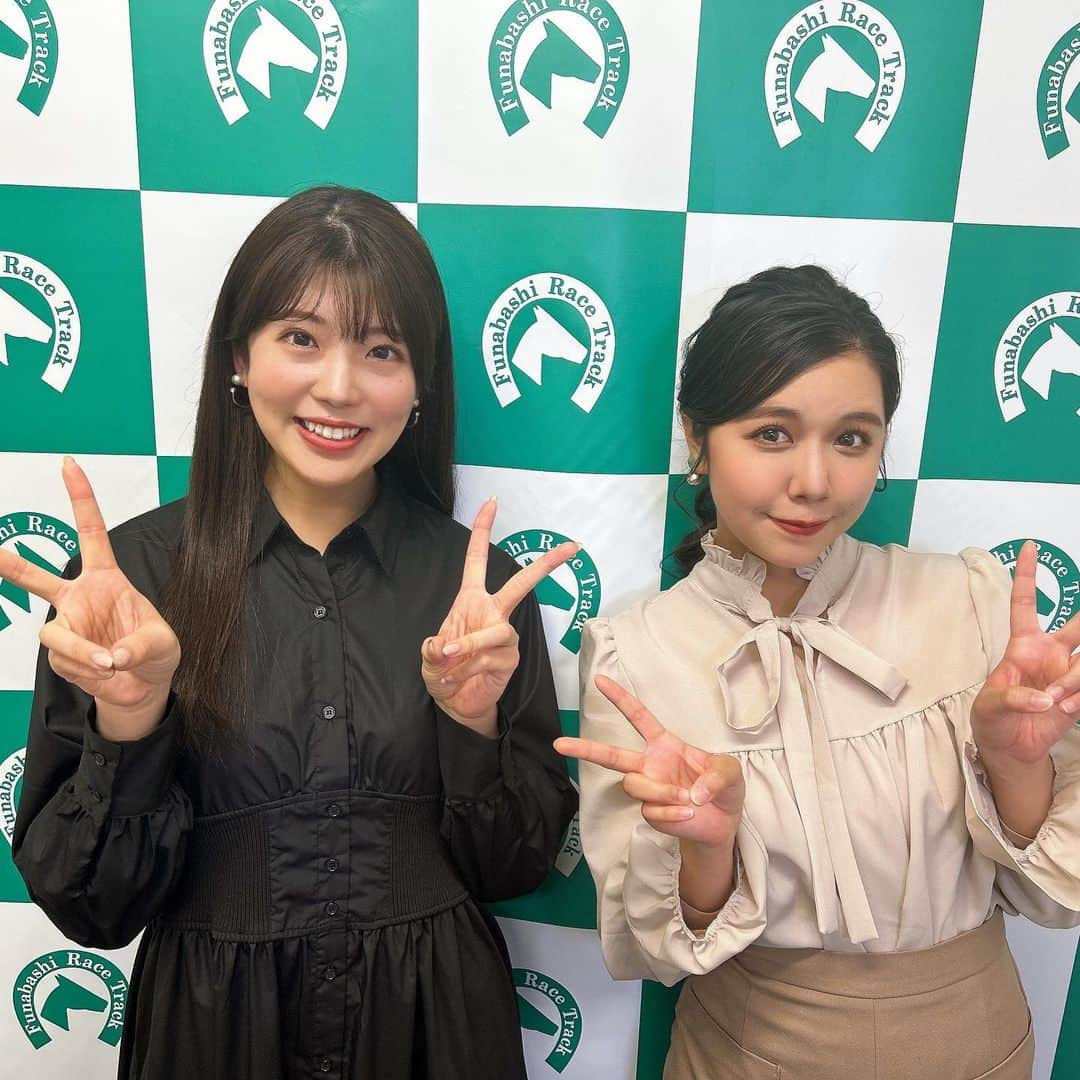 飯野詩帆のインスタグラム：「船橋ケイバ🏇 控室で瀬戸山キャスターと遭遇しました✨  いつもヘアアレンジが素敵すぎる可愛い先輩…💓 弟子入りしたい…✂︎  #船橋ケイバ #船橋競馬 #船橋競馬場 #チバテレ #南関東地方競馬 #生中継 #キャスター #アナウンサー #アナウンサー衣装」