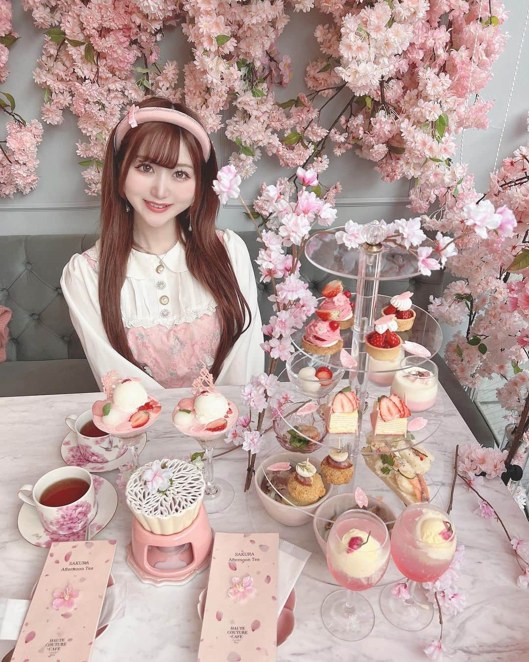 あいにゃんさんのインスタグラム写真 - (あいにゃんInstagram)「店内のオブジェの桜と、目黒川の満開の桜どっちも写ってるのフォトジェニックすぎん？🌸 * * #hautecouturecafe #hautecouture #afternoontea #sweets #オートクチュールカフェ #アフヌン #アフタヌーンティー #アフタヌーンティー巡り #東京カフェ #中目黒カフェ #中目黒 #インスタ映え #インスタ映えスイーツ #桜 #桜スポット #桜スイーツ #さくら #お花見 #目黒川 #カフェ巡り #被写体モデル #コンカフェ #コンカフェ嬢 #アイドル #ピンクカフェ#フォトジェニック #photogenic #instalike #follow4followback #fyp」4月11日 20時36分 - ainyan0310