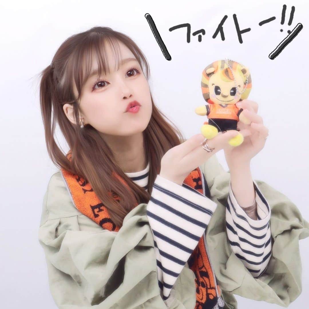 田中みかんのインスタグラム：「1人でプリクラ撮りましたけど😅 サッカー観戦終わりの女子は プリクラを撮るなどするらしい⚽️🌸 なんかもう盛れてるとかでは もはやなくて、超越していないか？😅  でも大変楽しかったです、 ありがとうございました🥵❣️   #サッカー観戦   #プリクラ   #レノファ山口」