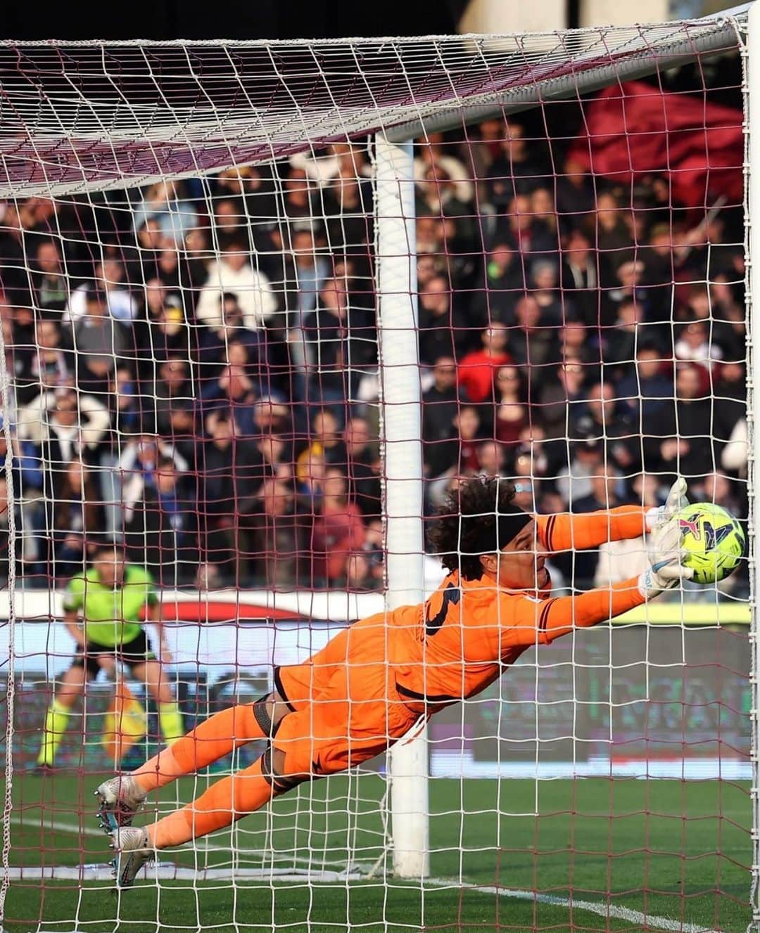 のインスタグラム：「🧤🍋🧤  #NoMemoNoParty #SerieA 🇮🇹」