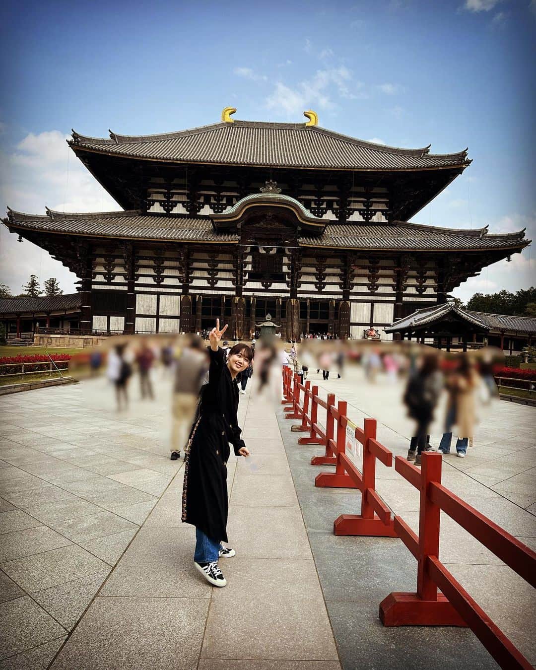 永島聖羅のインスタグラム：「🦌  今日は #奈良 へ…！ 小学校の修学旅行ぶりの #奈良公園 #東大寺 ✨  #鹿 可愛いねえ〜  #nara #奈良観光 #大仏」