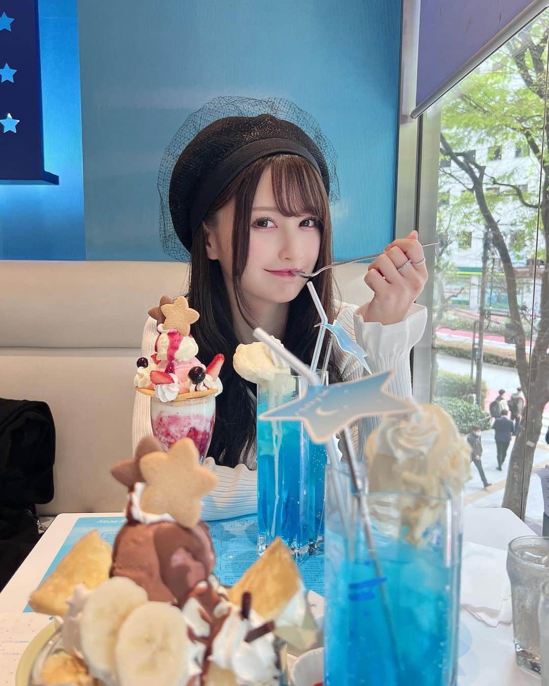 山本望叶のインスタグラム：「ひとくちあげる  #アイス溶けてる ...」