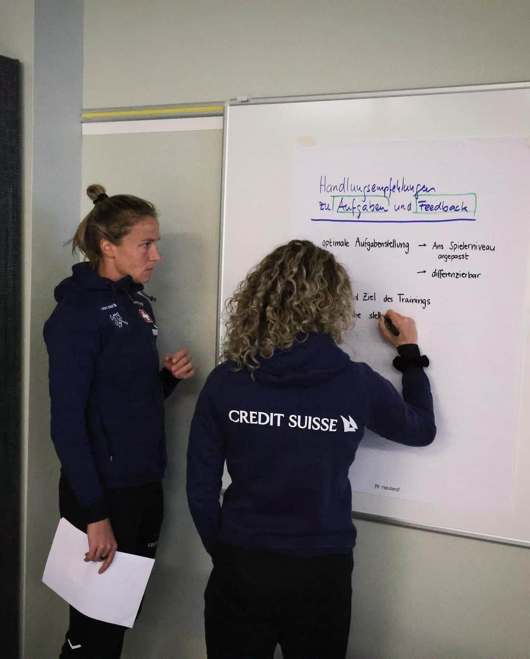 Ana Maria Crnogorcevicさんのインスタグラム写真 - (Ana Maria CrnogorcevicInstagram)「Game day 🇨🇭vs 🇮🇸 💪 LFG  also some pictures from the last couple days here at camp!  #easter #painting #coaching #licence #training」4月11日 20時55分 - ana_crnogorcevic