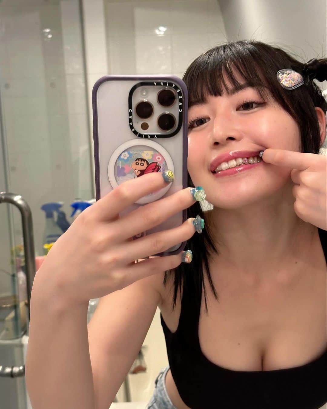 柚月瀬那のインスタグラム：「可愛いティースジュエリーの魅せ方検索🔍  検索する前の自撮りですどうぞ。 普段歯を見せて笑うのが苦手だから難しいの、、、けど見せたいティースジュエリー💎🦷  髪の毛は安定に @___manaka__ さんにヘアセットしてもらた💖 やっぱエクステあるとヘアアレンジしやすくて好き😮‍💨」