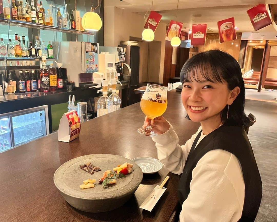 KBCラジオさんのインスタグラム写真 - (KBCラジオInstagram)「【🍺#キリンビール クラフトビールでハッピーアワー 🍺】 ⁡ 〜4月７日(金)〜 初回放送が終わりました‼️ 皆さまお聴き頂けたでしょうか？🍻 放送から一週間以内なら radiko で全国どこからでも聴けるので ぜひよろしくお願いします💕 ⁡ 今回お伺いしたのは､､､ 【御膳屋 #菴離 おぜんやいおり】さん @iori_ozenya  ⁡ 地下鉄中洲川端駅に直結しアクセスも魅力の「御膳屋菴離」さんは、九州の旬の食材を活かした料理が並んでいます✨ ⁡ 4月末まではスプリングバレーと相性がよい料理長考案のスペシャルメニューが登場‼️ ⁡ #豊潤496 は”濃く飲みごたえある味わいのビール”なので 黒毛和牛を使った料理長特製の「自家製ビーフジャーキー」がベストマッチ✨ ⁡ さっぱりとした味わいの#シルクエール には イカ・エビ・ホタテなどの「海鮮ジャーキー」がオススメ‼️  クラフトビール好きリポーター くにさきなるみ ⁡ ﹋﹋﹋﹋﹋﹋﹋﹋﹋﹋﹋﹋﹋﹋﹋﹋﹋﹋ 【住所】 福岡県福岡市博多区下川端2-1 博多座・西銀再開発ビルB2 【営業時間】 ランチ（月～土・祝）11:00～14:30（LO.13:30） ディナー（月～土・祝）17:00～22:30（LO.22:00） 【定休日】 日曜日/年末年始 【電話番号】 092-281-1388 ⁡ ﹋﹋﹋﹋﹋﹋﹋﹋﹋﹋﹋﹋﹋﹋﹋﹋﹋﹋ ⁡ #kbcラジオ#kbc#KBCハッピーアワー #キリンビール#キリンクラフトビール #スプリングバレー #豊潤#シルクエール #クラフトビール#ビール党 #ビール好きと繋がりたい#ビール女子 #福岡タレント#タレント#フリータレント #福岡フリータレント#mc  #フリーランス#リポーター #福岡リポーター#ナレーター #くにさきなるみ」4月11日 21時14分 - kbcradio_official