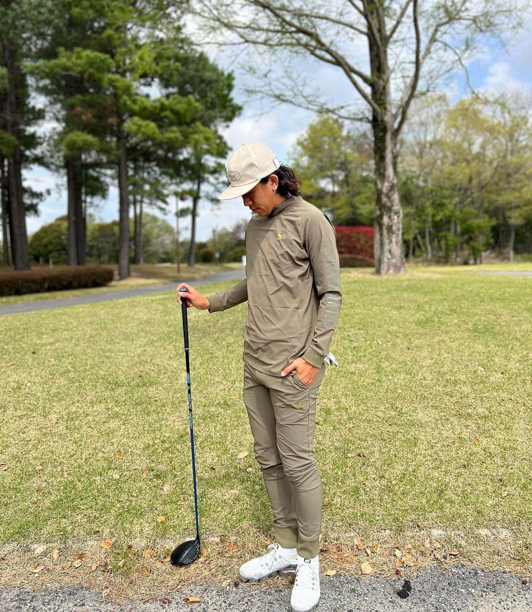 初瀬亮のインスタグラム：「ゴルフ激ハマり中🏌️‍♂️⛳️☀️ セットアップもいい感じ✨  #ゴルフ  #ゴルフウェア」