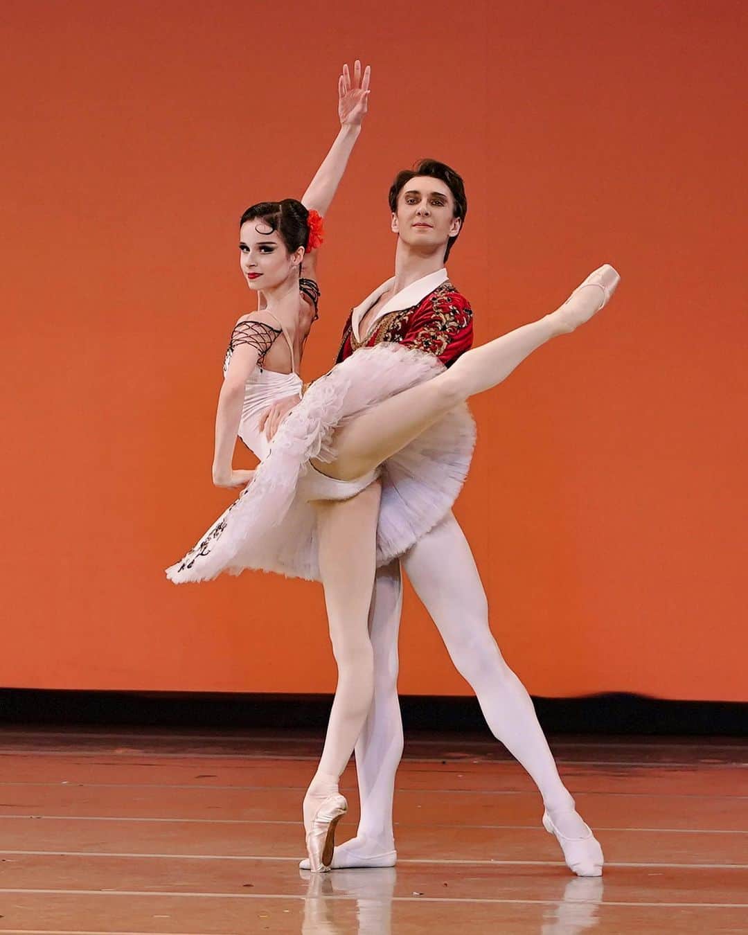 マリア・コーレワのインスタグラム：「Getting ready to perform “Don Quixote” Pas de Deux today in a few hours at the @mariinsky with @_evgeny_konovalov_balletfamily 💫 Can’t wait to step on stage in a divertissement program alongside the most beautiful dancers 😍 Toi toi toi everyone! ✨ And I guess DonQ surprisingly became my favorite Pas de Deux to dance 💃🏻 Channeling the mods with the photos by @anfffoto 🙏🏻  Готовимся исполнить Па де де из «Дон Кихота» уже через несколько часов в Мариинском с @_evgeny_konovalov_balletfamily 💫 Радостно разделить сцену с прекрасными артистами в сегодняшней программе балетного дивертисмента 😍 Всем удачи! ✨ И да, кажется Па де де из «Дон Кихота» неожиданно оказалось моим самым любимым 💃🏻 Фотографии как всегда авторства @anfffoto 🙏🏻」