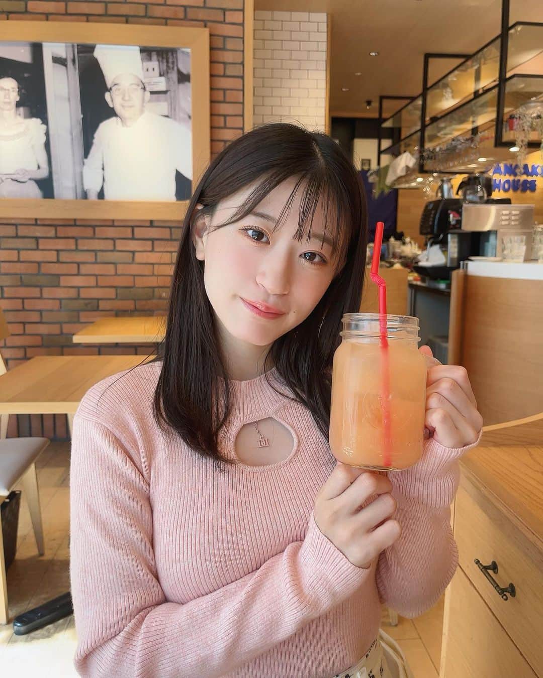 上西怜さんのインスタグラム写真 - (上西怜Instagram)「⠀ カフェデート☕️♡ ⠀ ⠀ ⠀ 発売中のスタイルブック「petite fille」でも 着ていた「Darich」のトップス💗 ⠀ 色味と形と、胸元のチャームも可愛い🥰 ⠀ ⠀ ⠀ ⠀ ⠀  #れーチャンしふく #dailylook #ootd #code #outfit #低身長コーデ #154cm #春 #春服 #春コーデ #spring  #NMB48 #上西怜 #スタイルブック #stylebook #プチフィーユ #darich #大阪 #なんば #osaka #カフェ」4月11日 21時09分 - jonishi_rei