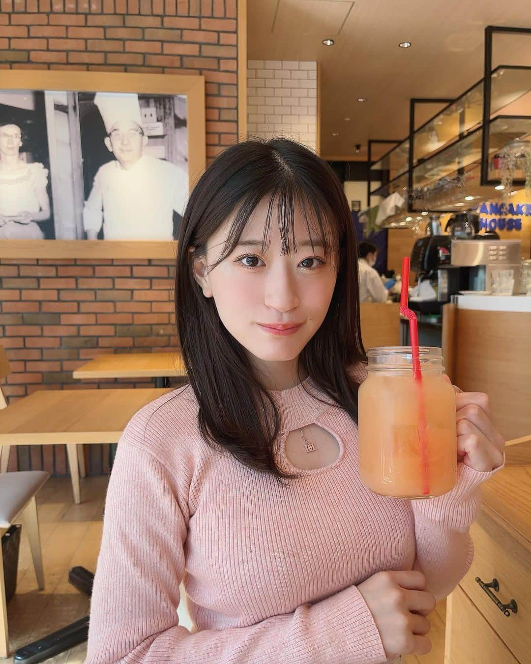 上西怜さんのインスタグラム写真 - (上西怜Instagram)「⠀ カフェデート☕️♡ ⠀ ⠀ ⠀ 発売中のスタイルブック「petite fille」でも 着ていた「Darich」のトップス💗 ⠀ 色味と形と、胸元のチャームも可愛い🥰 ⠀ ⠀ ⠀ ⠀ ⠀  #れーチャンしふく #dailylook #ootd #code #outfit #低身長コーデ #154cm #春 #春服 #春コーデ #spring  #NMB48 #上西怜 #スタイルブック #stylebook #プチフィーユ #darich #大阪 #なんば #osaka #カフェ」4月11日 21時09分 - jonishi_rei