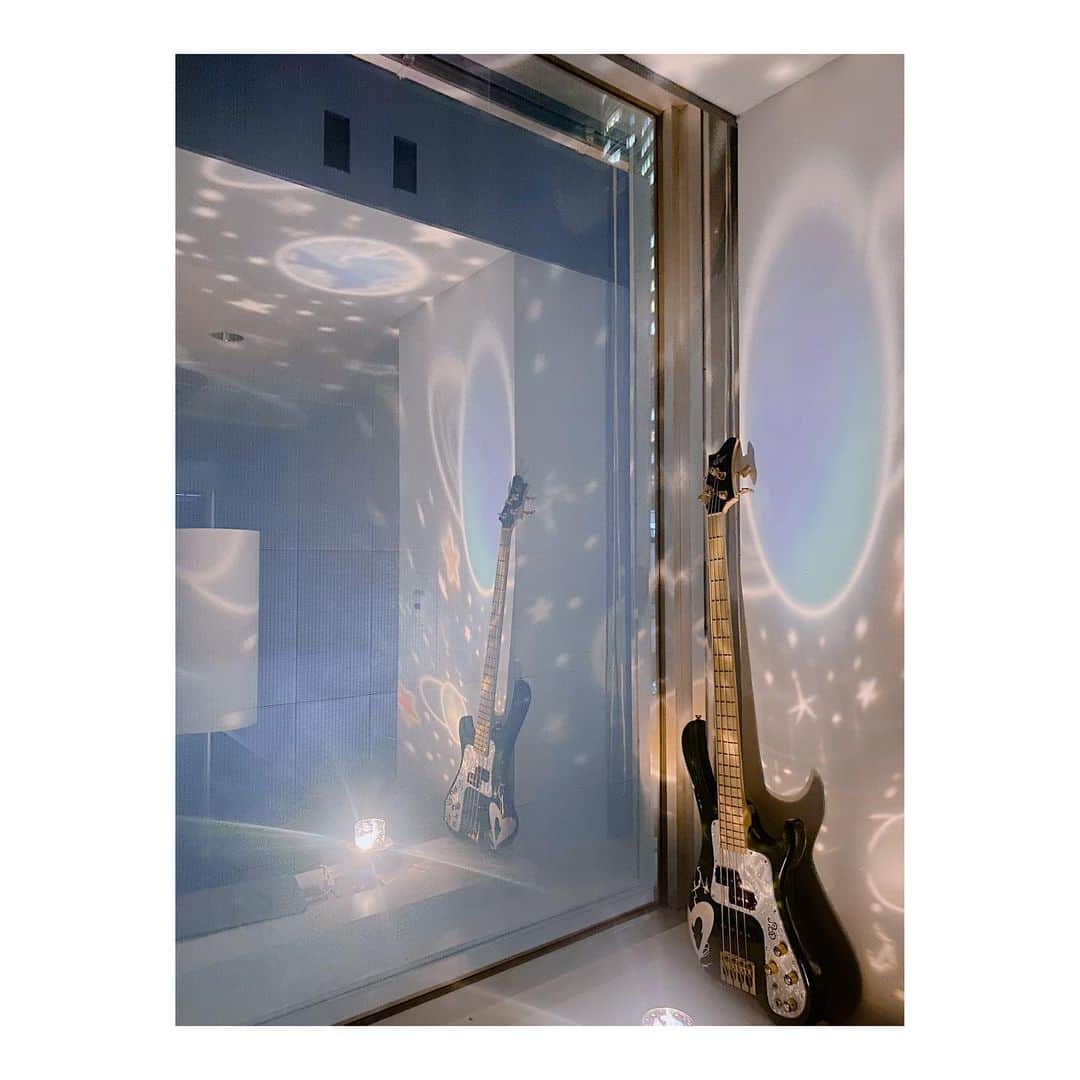 MINAのインスタグラム：「. 素敵空間>_<♡🌏🪐💫」
