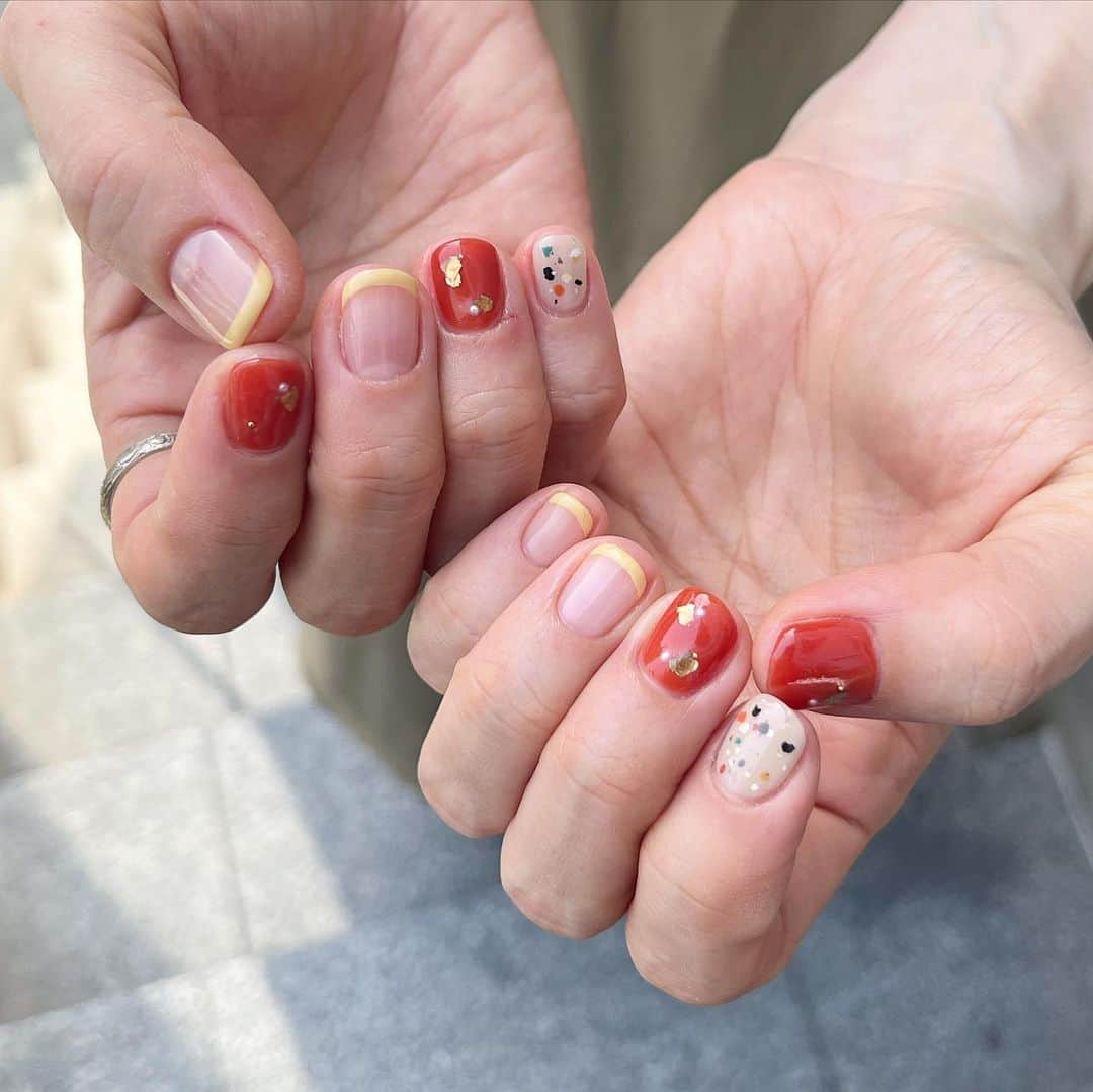 赤木 桃 #ちゃんものインスタグラム：「春にこっくり赤オレンジ🍊かわいいです😍  退社までの空き状況です🗓 そんなに混んでませんのでゆっくりスケジュール組んでください✌🏻  4月 12日(水)15時 21日(金)17時半(DM限定) 25日(火)13時 27日(木)13時15時 5月 2日(火)17時 5日(金)11時13時15時17時 7日(日)11時17時 9日(火)15時17時 12日(金)13時15時17時 13日(土)13時17時 14日(日)11時13時15時 16日(火)11時15時17時 18日(木)13時17時 20日(土)19時 21日(日)11時13時17時 24日(水)13時15時17時 25日(木)15時17時 26日(金)15時17時 27日(土)17時19時 28日(日)13時17時 31日(水)13時15時17時19時」
