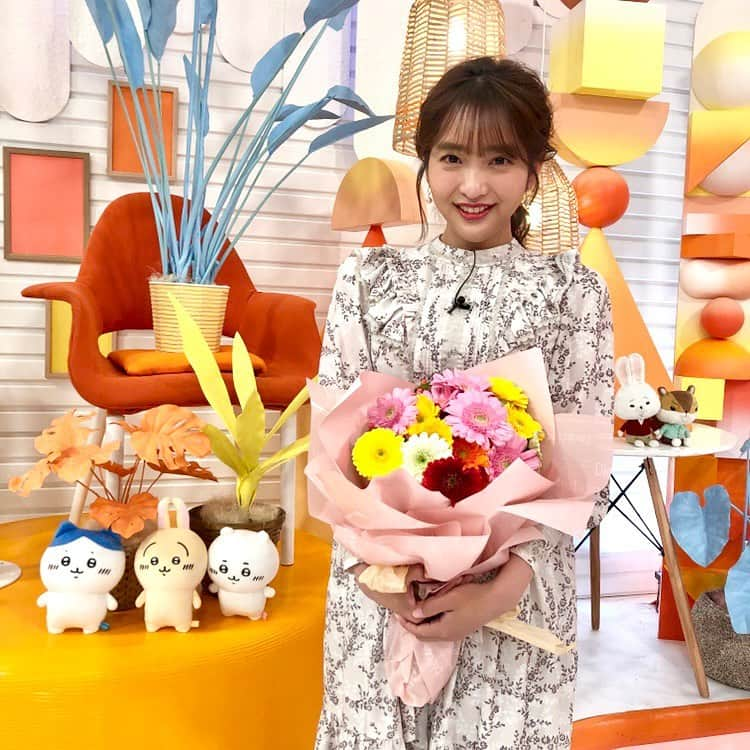 フジテレビ「めざましテレビ」さんのインスタグラム写真 - (フジテレビ「めざましテレビ」Instagram)「． まりのです😊 40周年を迎えた東京ディズニーリゾートの取材に行ってきました🥰 思わずはしゃいでしまい、スタジオで生田アナに突っ込まれてしまいました😅  そして、お花コーナーで紹介したのは「ガーベラ」🌸 明るく華やかで、見ているだけで元気をもらえます💪  #めざましテレビ #藤本万梨乃」4月11日 21時17分 - mezamashi.tv