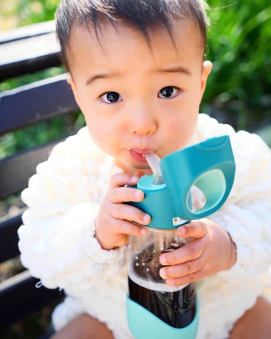 Kozue Kawabeのインスタグラム：「@bboxforkidsjapan  お気に入りの水筒。おしゃれ♡とよく褒められるお気に入りアイテム。 元々よくお茶は飲む方でしたが、最近では保育園でこの水筒一本全部飲んじゃう日も！ 夏場はステンレスバージョンも使うの楽しみ✴︎  photo by @shinji.k.photo」