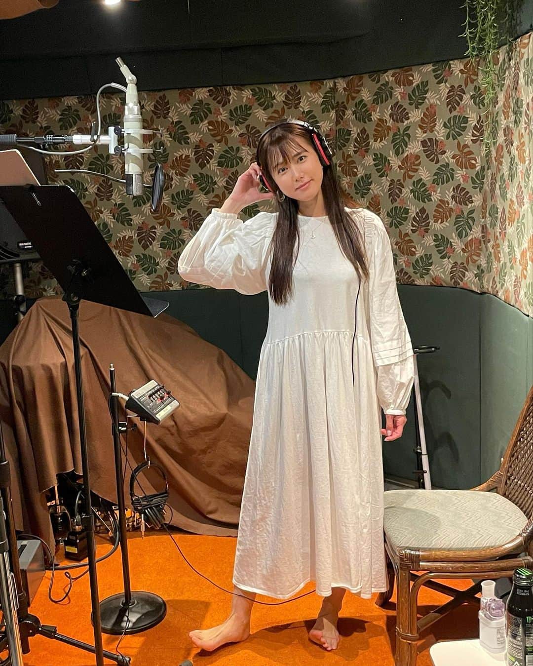 唐沢美帆さんのインスタグラム写真 - (唐沢美帆Instagram)「✮  レコーディング 歌うときはいつも裸足です ◡̈   #TRUEさん #唐沢美帆  #anime #anisong  #アニメソング #レコーディング」4月11日 21時32分 - miho_karasawa
