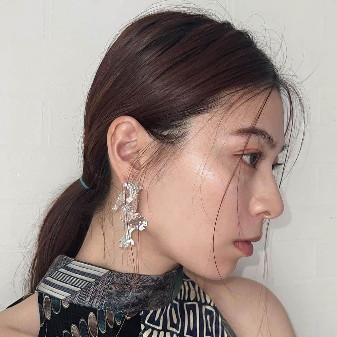 とんだ林蘭さんのインスタグラム写真 - (とんだ林蘭Instagram)「😍👂🇫🇮Unique Design Pierce @kalevala_jp   Sustainably made in Finland #カレワラ」4月11日 21時24分 - tondabayashiran