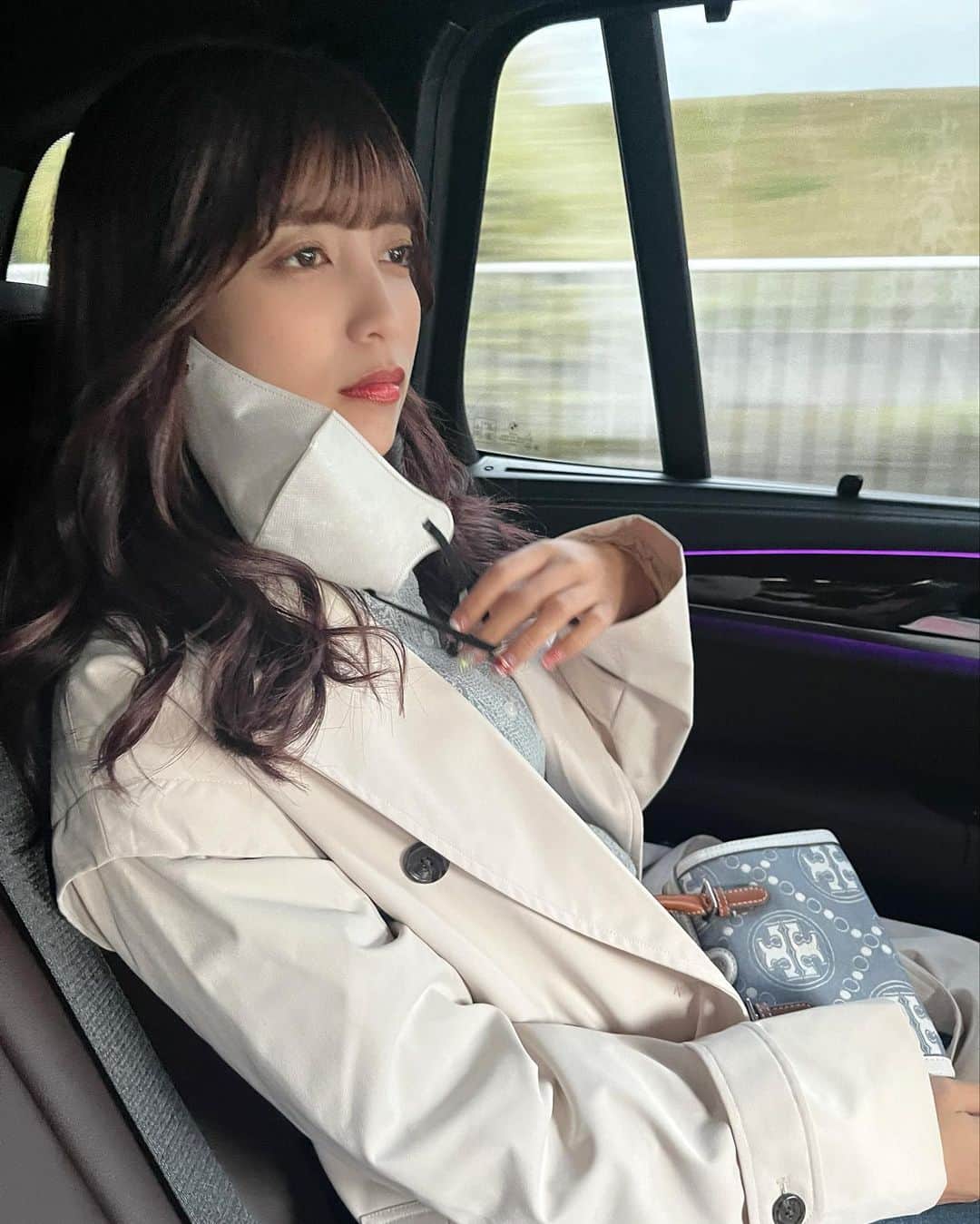 のインスタグラム：「妹目線👀  さすがに笑いすぎだし なんだか楽しそうな人🙃」