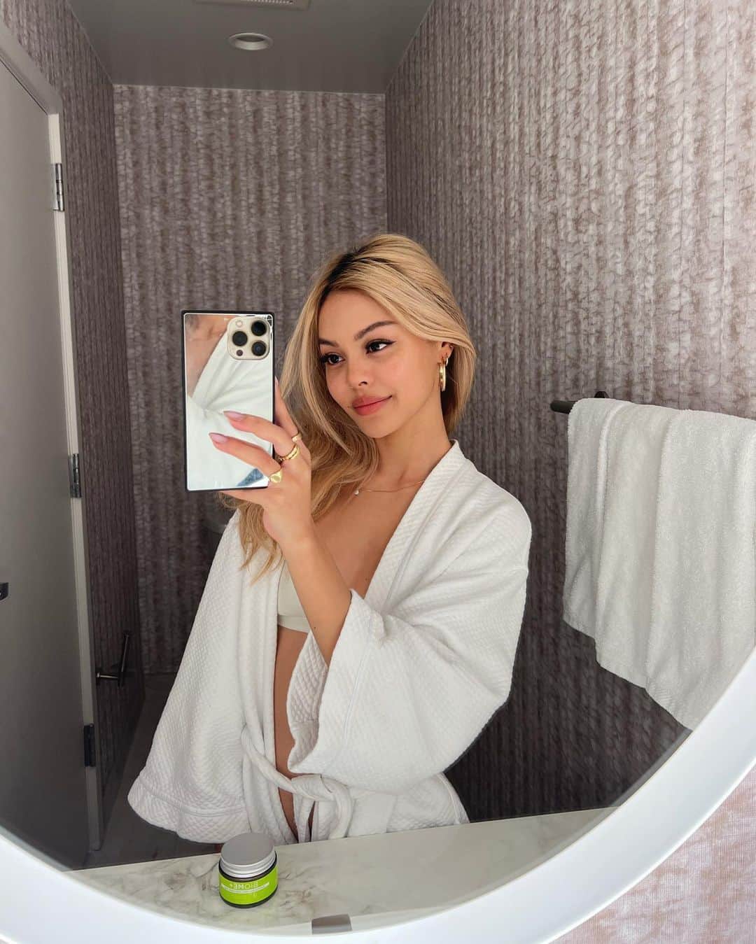 リリーマイマックのインスタグラム：「A spa day is much needed! 🧖🏼‍♀️Using @imageskincare   @modelistemagazine @viewlineresort  #ModeAroundTheGlobe #ViewlineResort #ImageSkincare」