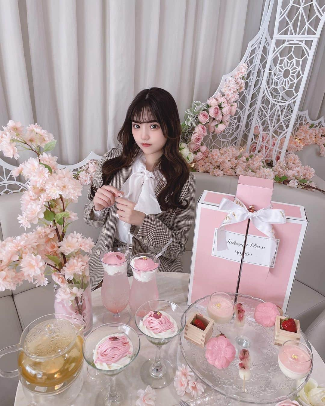 石田萌依のインスタグラム：「⁡ ⁡ ⁡ 桜のつぼみもうすぐ咲きそうだね🌸♡ ⁡ ⁡ ⁡ #miao#自撮り#大学生#JD#アイドル#偶像#Japanese#ハーフ#Japan#idol #fff#いいね返し#f4f#Tokyo東京#東京カフェ#東京スイーツ#スイーツ#フレンチガーリー#リゼクシー#RESEXXY#アフタヌーンティー#アフヌン#桜アフヌン#春アフヌン#桜アフタヌーンティー#表参道アフタヌーンティー#青山アフタヌーンティー#渋谷アフタヌーンティー#moskabygingergarden」