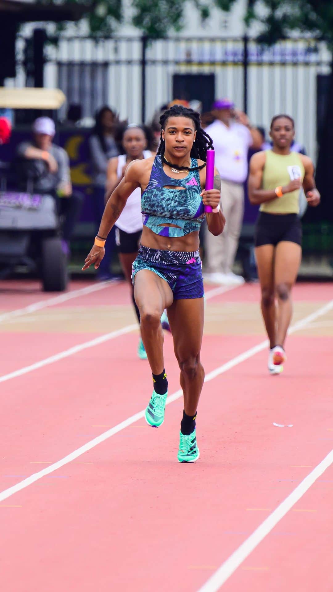 アレア・ホッブズのインスタグラム：「@aleiabitofthis storming to the world lead in the women’s 100m 🔥  10.87 for the win 👏  📹 @lsutrackfield」