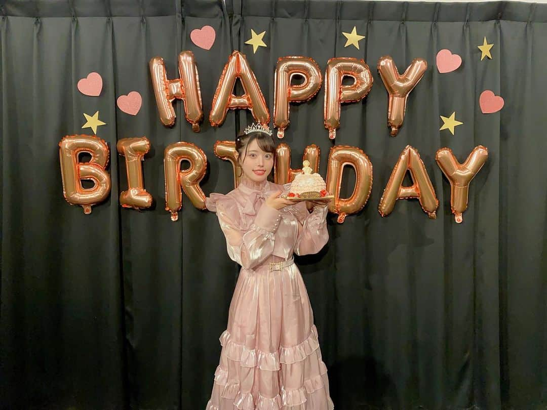 あやのさんのインスタグラム写真 - (あやのInstagram)「生誕イベントありがとうございました🎂  デビュー後すぐ&アイドル未経験のあやのの生誕は誰も来てくれないんじゃないかなって不安だったので来て下さった方本当にありがとうございました🥲  ライブでは無くトークイベントだったのですが、ライブでは知ることができないメンバーのパーソナルな部分が沢山見られたと思います。 このイベントを通してキミニハネをより深く知ってもらって、デビュー後の完成したキミニハネだけでなく、今まで積み上げてきたものも見せることができてあやの的にはとてもいいイベントになったと思います。 会場に来れなかった方にもキミニハネの事を知ってもらいたい気持ちと、生誕祭の様子をお見せしたいので、個人的に動画を回していたので編集して個人のYouTubeチャンネルに載せるね🥰  #春あやの #制服 #日向坂46  #日向坂46好きな人と繋がりたい #踊ってみた #撮影会 #撮影会モデル #ポートレート #ダイサツ #アイドル #地下アイドル #コスプレヘアアレンジ #ヘアアレンジ  #コスプレ#jk #乃木坂 #アイドル好きと繋がりたい #イコラブ #ノイミー #制服コスプレ#tiktok#フルーツジッパー #振り付け #桜 #music #お花見 #目黒川 #桜スポット #新宿カフェ」4月11日 21時52分 - _aya.no