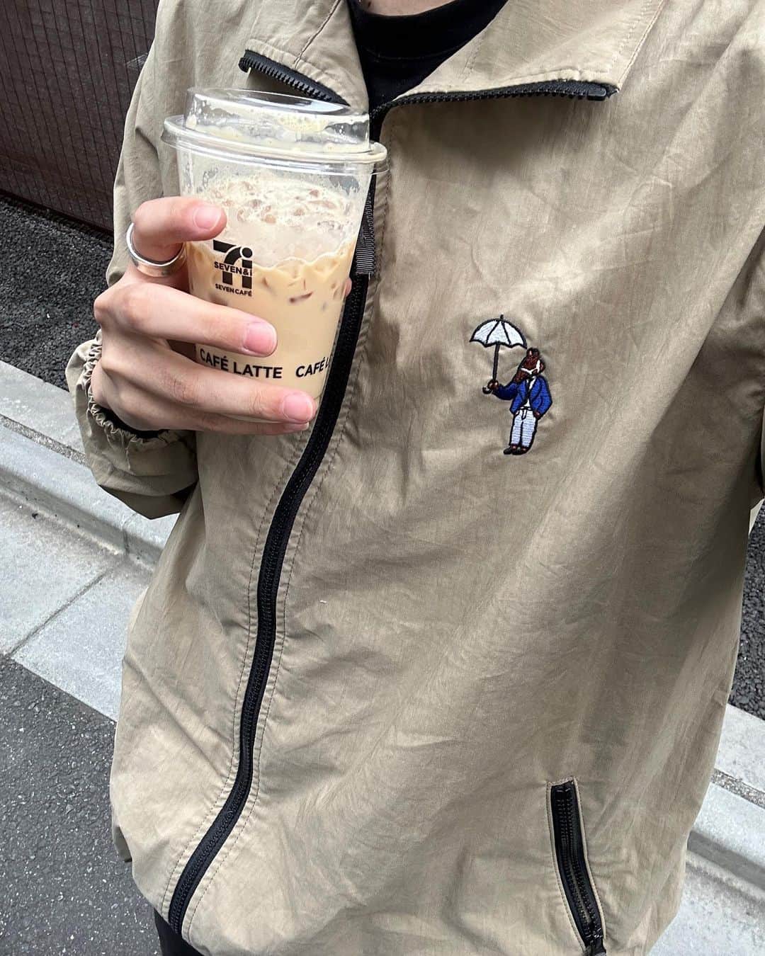 あべじゅんやさんのインスタグラム写真 - (あべじゅんやInstagram)「_ 最近のあれこれ📸 今日のストーリー、 みんなからすごく反響がありました。 みんな優しいありがとう。 そしてなぜかいつもより1万人以上に ストーリー見られてて不思議！笑  明日からもたのしくがんばろーう！  #kaoyorinakami #カオヨリナカミ #kaoyorinakami好きと繋がりたい #ブルーボトルコーヒー#横浜カフェ#hisheravec」4月11日 21時52分 - byun.a