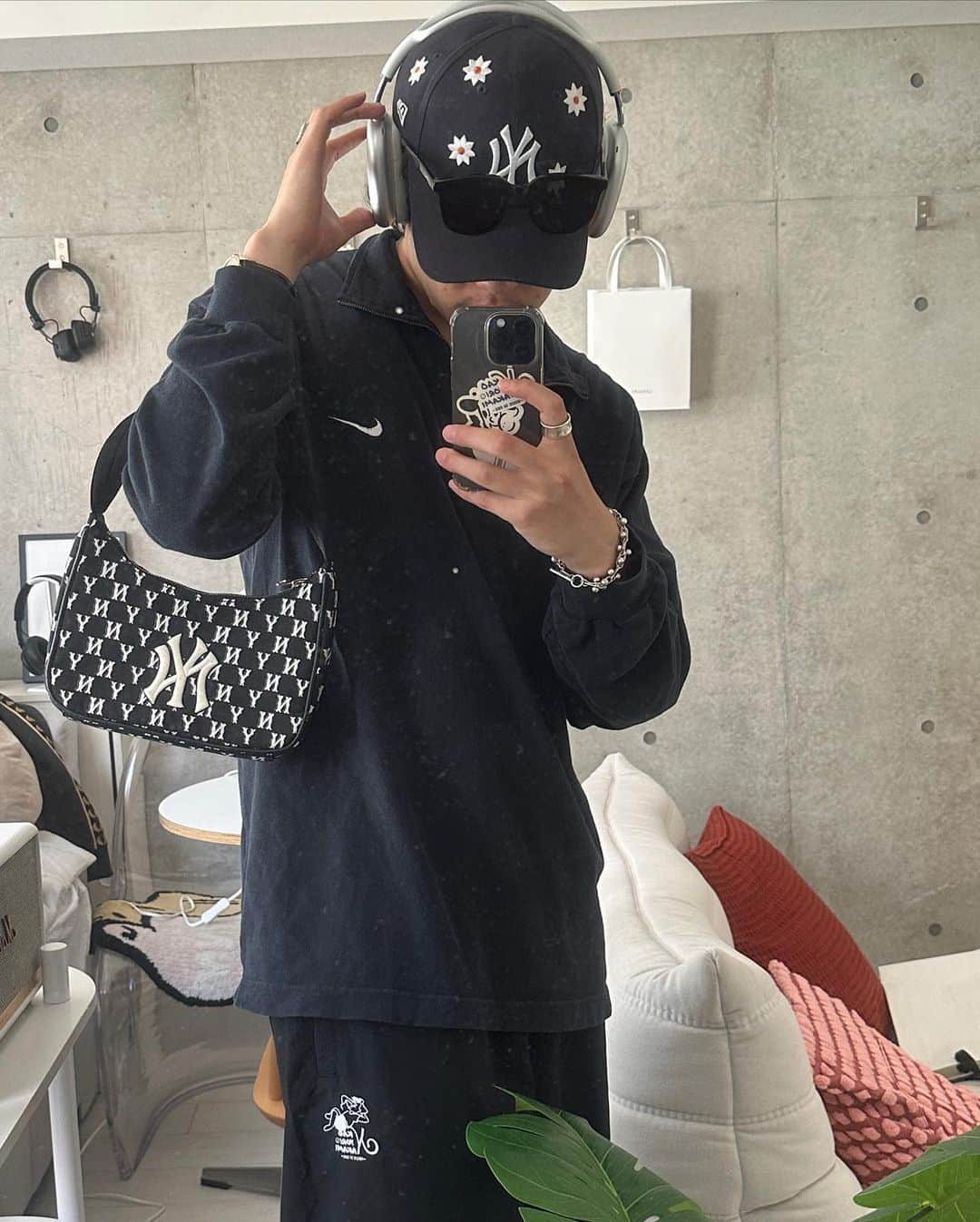 あべじゅんやさんのインスタグラム写真 - (あべじゅんやInstagram)「_ 最近のあれこれ📸 今日のストーリー、 みんなからすごく反響がありました。 みんな優しいありがとう。 そしてなぜかいつもより1万人以上に ストーリー見られてて不思議！笑  明日からもたのしくがんばろーう！  #kaoyorinakami #カオヨリナカミ #kaoyorinakami好きと繋がりたい #ブルーボトルコーヒー#横浜カフェ#hisheravec」4月11日 21時52分 - byun.a