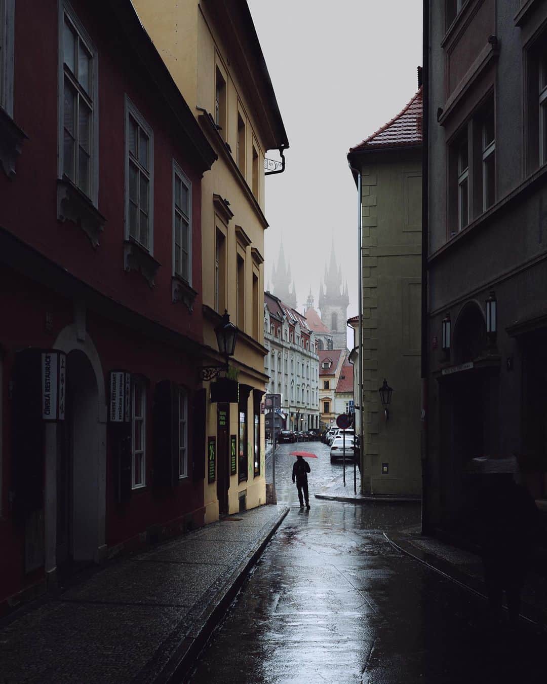 Thomas Kakarekoのインスタグラム：「Prague Unfiltered: Framing the City's Essence 📸 Another trip to Prague, another opportunity to uncover the raw beauty tucked in its streets. #prague」