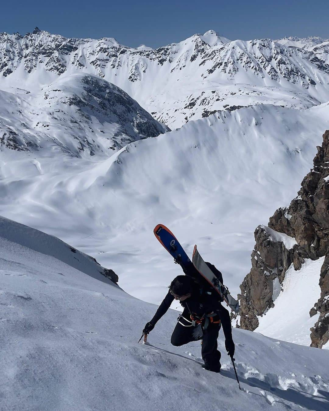 ニナ・カプレツさんのインスタグラム写真 - (ニナ・カプレツInstagram)「Sometimes I wish that I would life in the middle of a climbing Mecca.  But my yard can’t be compared to the best cliffs in the world. I feel so privileged to be able to play in the mountains right behind my house.  Thanks @jeremy_bernard_photography and @jayito for the adventures at our sweet home.  #scarpaski #julboathlete #homesweethome @arcteryx @petzl_official @scarpaspa @julbo_eyewear」4月11日 21時56分 - ninacaprez