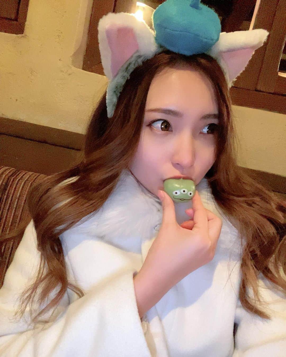 のインスタグラム：「このお餅ちょー食べたかったやつ 💚🦖さんむかった 流行りをやりたがる人w  #ディズニーシー #東京ディズニーランド #Disney」