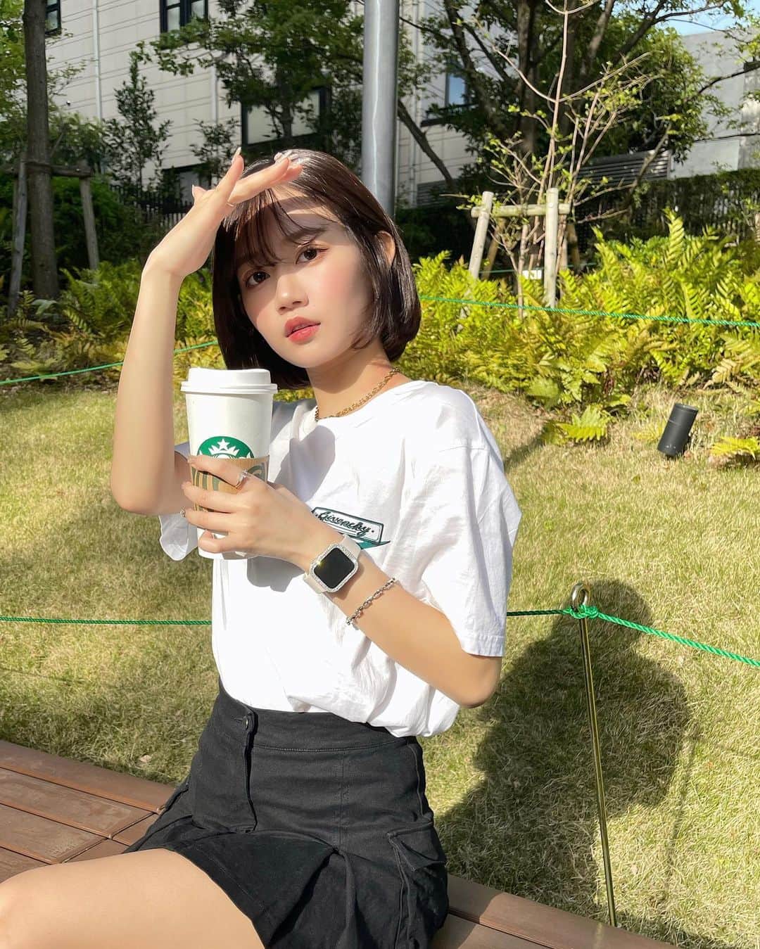 加藤夏歌のインスタグラム：「ボブ派の皆様お待たせしました🩵 . 半年ぶりにぼぶさんに🌰 トーンも落ち着かせて 印象変えてみました🥱 . 可愛いとお褒めください。 . いつもありがとう〜🫶🏻🫶🏻 @takahashi.kazuki」