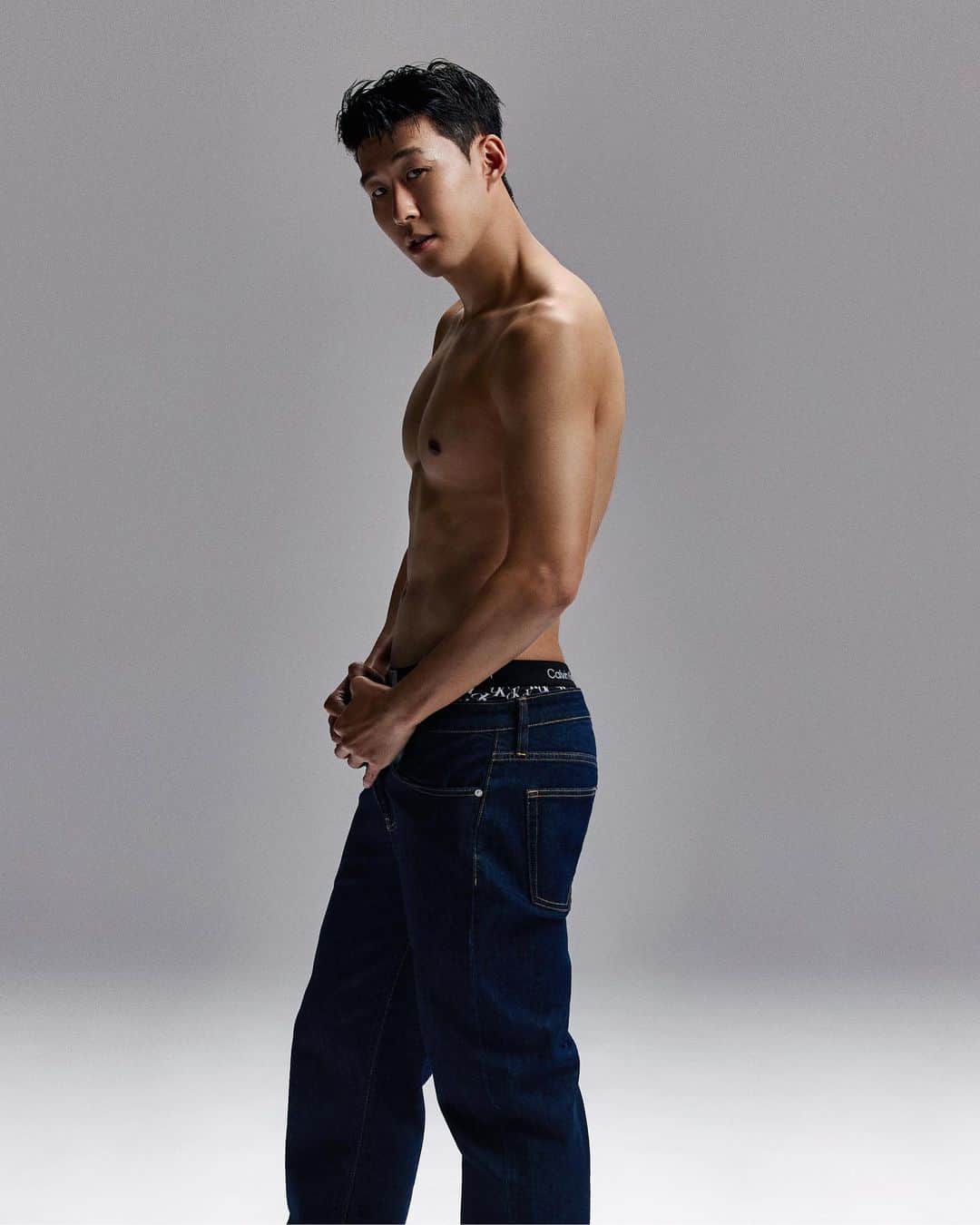 Calvin Kleinさんのインスタグラム写真 - (Calvin KleinInstagram)「Off the pitch. @hm_son7 by @kimheejune.   Spring underwear now online.」4月11日 22時01分 - calvinklein