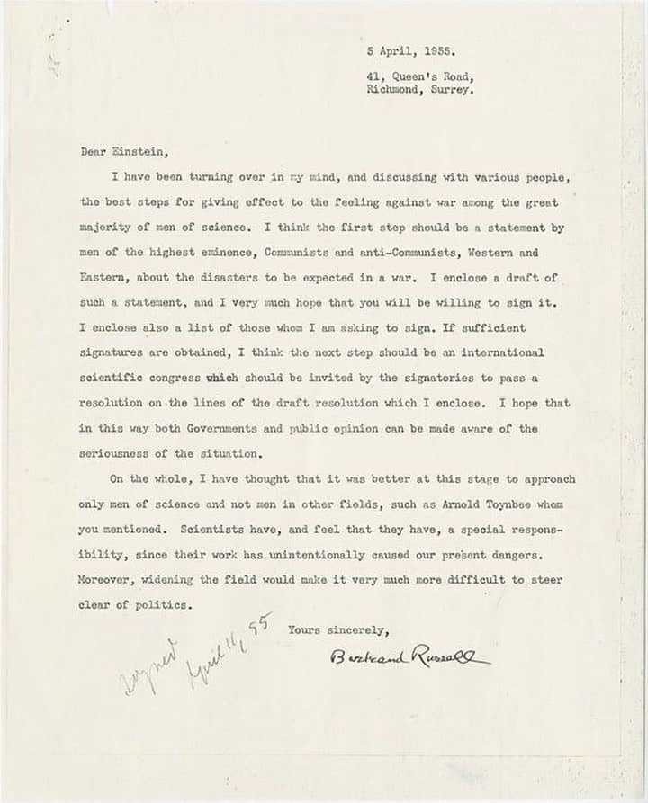アルベルト・アインシュタインのインスタグラム：「On 5 April 1955, Nobel Prize literature laureate Bertrand Russell wrote to physics laureate Albert Einstein to ask for his support in standing up against nuclear weapons. Einstein agreed. The letter led to the Russell-Einstein Manifesto, which Einstein signed days before his death. (via @nobelprize)」