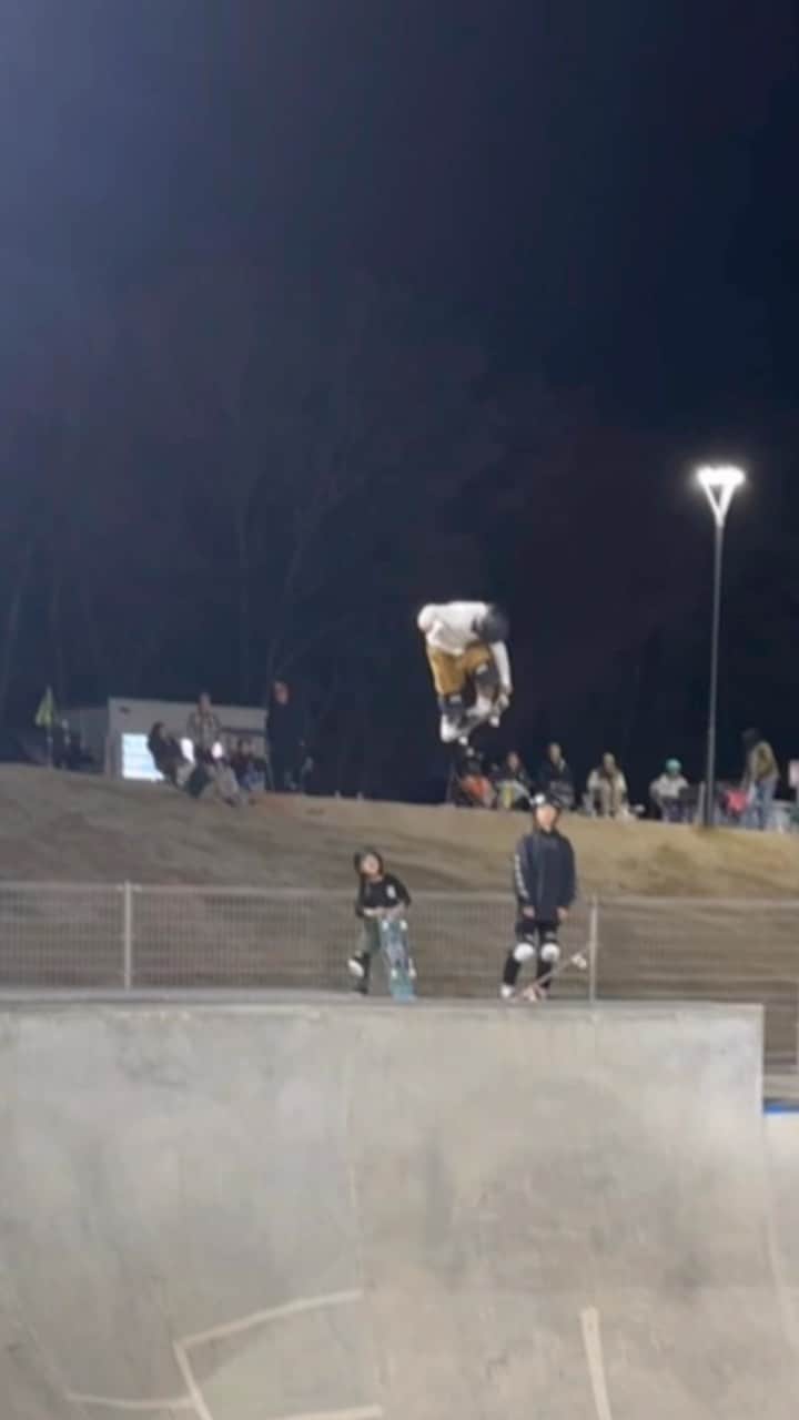 笹岡建介のインスタグラム：「favorite trick😊  @dcshoes_japan @dorcus_tbs  @stance_japan @triforce_k @skullcandyjapan @independenttrucks  @187killerpads @hi_5.skatepark  #dcshoesjapan #dcshoes #skullcandyjapan #bells #independenttrucks #triforce_k #hi_5 #dorcus_tbs #avex#6556skateboarding #showgekiskateboards #13mind #instagood #Thankyou#dubai #park #instagram #最高#fun#笠間 #日本 #japan」