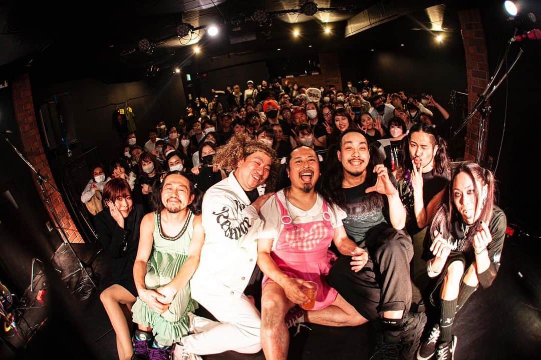 Kuboty さんのインスタグラム写真 - (Kuboty Instagram)「3/31 横浜BuzzFront レイザーラモンRG with あるあるメタルオールスターズ vs 好き好きロンちゃん  ありがとうございました！！  なにげにフルメンバーであるメタやるのは初！！こーたとツインギター楽しかったー🎸🔥🔥🔥  またやります、遊びに来てください。関係者の方はイベント誘ってください🙌  photo by Kanade Nishikata」4月11日 22時04分 - kuboty666