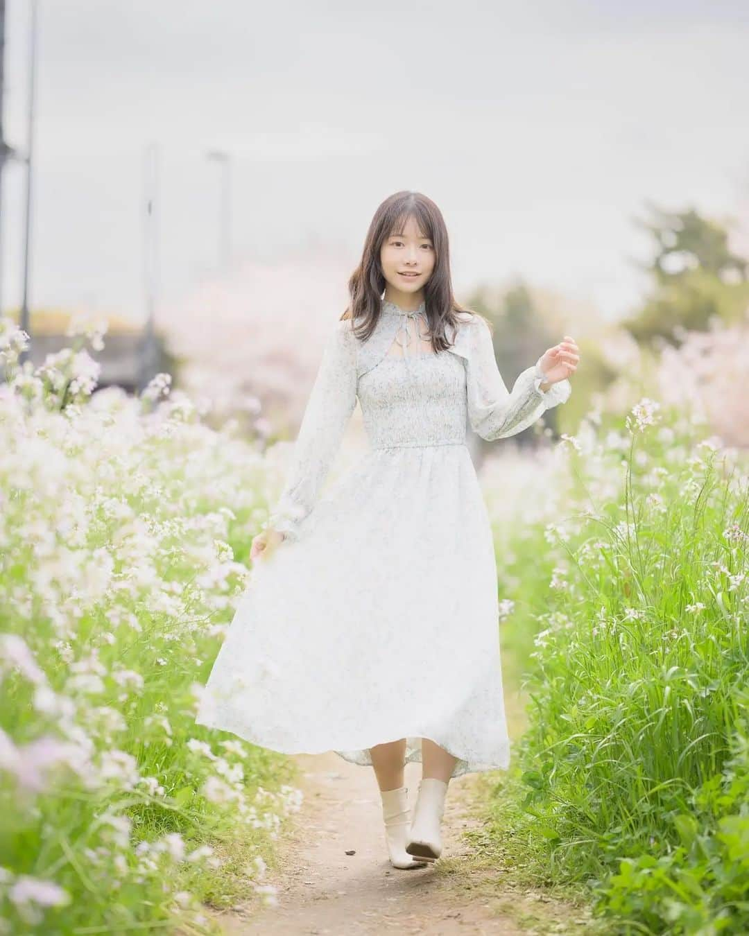 涼風あきさんのインスタグラム写真 - (涼風あきInstagram)「春だね～ 桜、本当にキレイ🌸                  . . #portraitphotography #ポートレート#東京カメラ部 #写真好きな人と繋がりたい #透明感のある世界 #jp_mood #サロンモデル #作品撮り #오오티디 #전신샷 #ポートレート撮影 #被写体 #fashion #japanesegirl #moodyports #camera #portrait #二子玉川 #cherryblossom #桜 #春」4月11日 22時19分 - s_aki69_