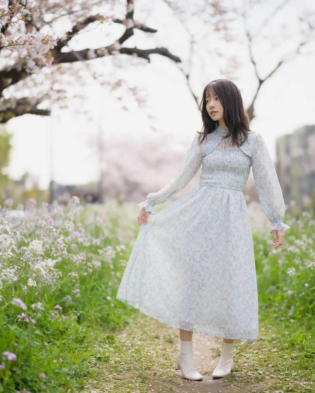 涼風あきさんのインスタグラム写真 - (涼風あきInstagram)「春だね～ 桜、本当にキレイ🌸                  . . #portraitphotography #ポートレート#東京カメラ部 #写真好きな人と繋がりたい #透明感のある世界 #jp_mood #サロンモデル #作品撮り #오오티디 #전신샷 #ポートレート撮影 #被写体 #fashion #japanesegirl #moodyports #camera #portrait #二子玉川 #cherryblossom #桜 #春」4月11日 22時19分 - s_aki69_