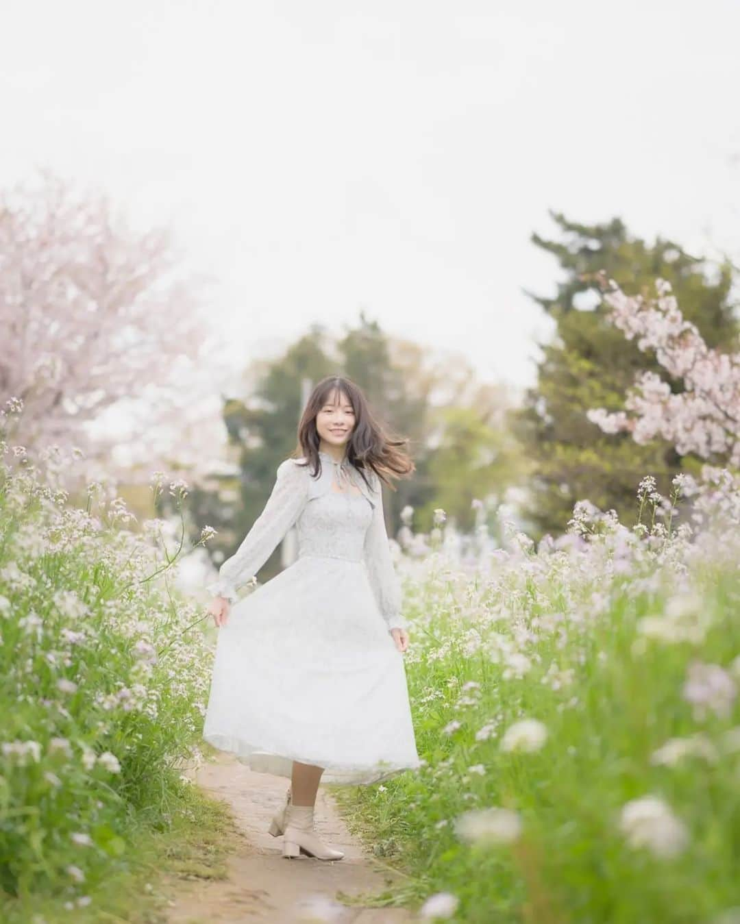 涼風あきさんのインスタグラム写真 - (涼風あきInstagram)「春だね～ 桜、本当にキレイ🌸                  . . #portraitphotography #ポートレート#東京カメラ部 #写真好きな人と繋がりたい #透明感のある世界 #jp_mood #サロンモデル #作品撮り #오오티디 #전신샷 #ポートレート撮影 #被写体 #fashion #japanesegirl #moodyports #camera #portrait #二子玉川 #cherryblossom #桜 #春」4月11日 22時19分 - s_aki69_