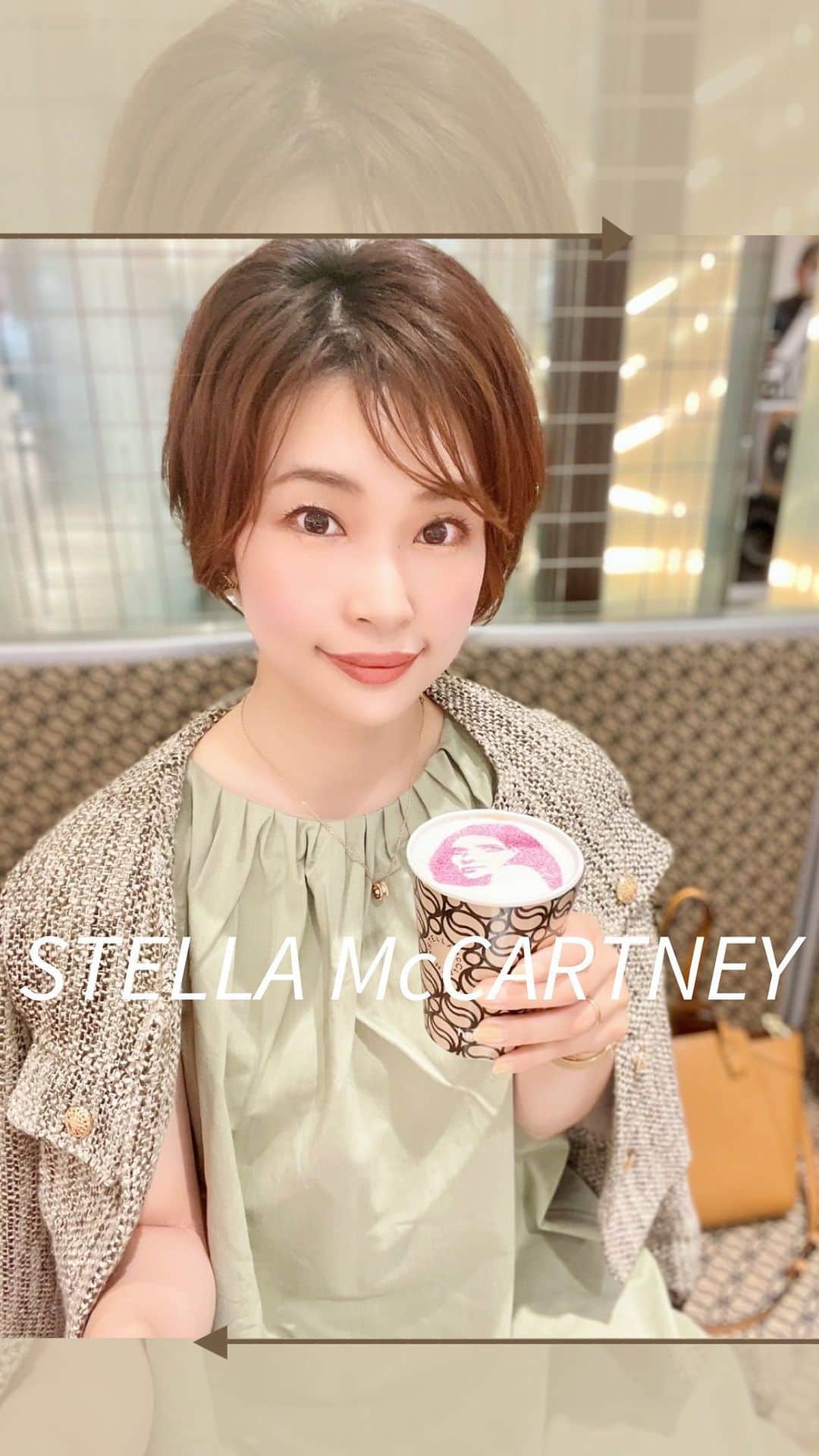 三佐和あやのインスタグラム：「オープン前の マスコミ向けプレスデイで、ひと足先に おすすめのメニューをいただいてきたよ☺️  ひとつ前の投稿にも 詳しく書いたのでご覧くださいね♪  ステラブレイド→ケールとバナナ🍌🥬  ステラマッカートニー顔がパウダーアートされてるよ☺️  ファラバナナ →バナナと豆乳 だよ🍌🫘  阪急うめだ本店のサステナ売り場には、 「ステラ」「プラダ」「ロエベ」　などがオープン！  目玉の一つである「ステラ マッカートニー」の 新コンセプトショップ「ステラズ ワールド バイ ステラ マッカートニー」（5月17日オープン）は、  阪急うめだ本店と共同開発した実験型コンセプトストア。  ビーガン、ベジタリアンのメニューを提供するカフェに、サステナブルな素材で作られた オリジナルアイテムを販売する売り場を併設するよ✨  サスティナ売り場は たくさんの経験や  アドバイス、ヒントをもらえる   これからの私たちに 大切なフロアになってるよ！！ 𝐆𝐑𝐄𝐄𝐍 𝐀𝐆𝐄 @hankyu_greenage 🌱  【 売り場概要 】 ▫︎ 2023年4月11日オープン  （一部売り場5月オープン予定）  ▫︎ 阪急うめだ本店 8階 （大阪市 北区角田町8-7)  ▫︎ アウトドアブランドから  ラグジュアリーブランドまで 約40ブランド  ▫︎ 最新情報は 是非公式アカウントをチェックしてみて @hankyu_greenage   #阪急うめだ本店 #hankyu #greenage #green #サステナブル  #ステラマッカートニー #ステラマッカートニーカフェ #大阪カフェ巡り #大阪カフェ #大阪 #osakacafe #osaka #ヴィーガンカフェ #ヴィーガンカフェ大阪」