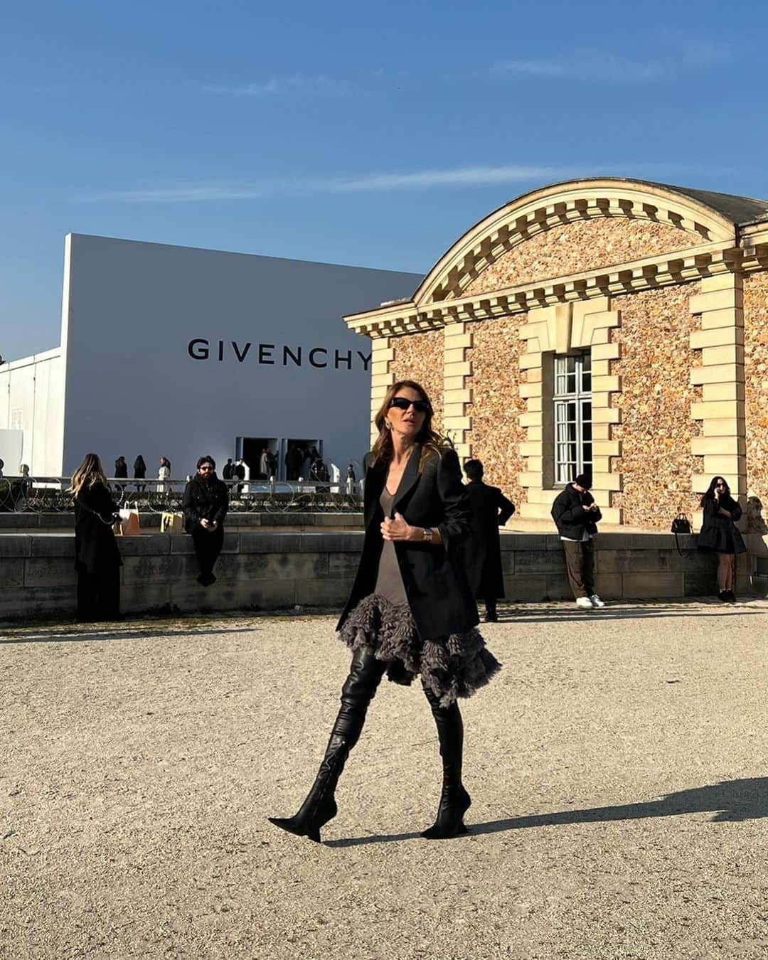 アンナ・デッロ・ルッソさんのインスタグラム写真 - (アンナ・デッロ・ルッソInstagram)「When in Paris: grey outfit by @givenchy by @matthewmwilliams 🖤🖤 🖤」4月11日 22時19分 - annadellorusso