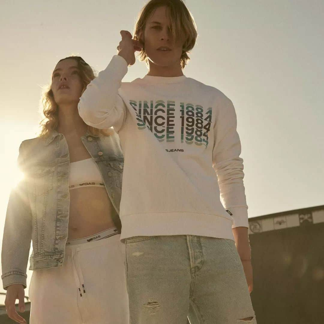 ガスのインスタグラム：「Meet up our freestyle outfits and get inspired. Comfort is on trend!  #GAS_SS23  #gasjeans」