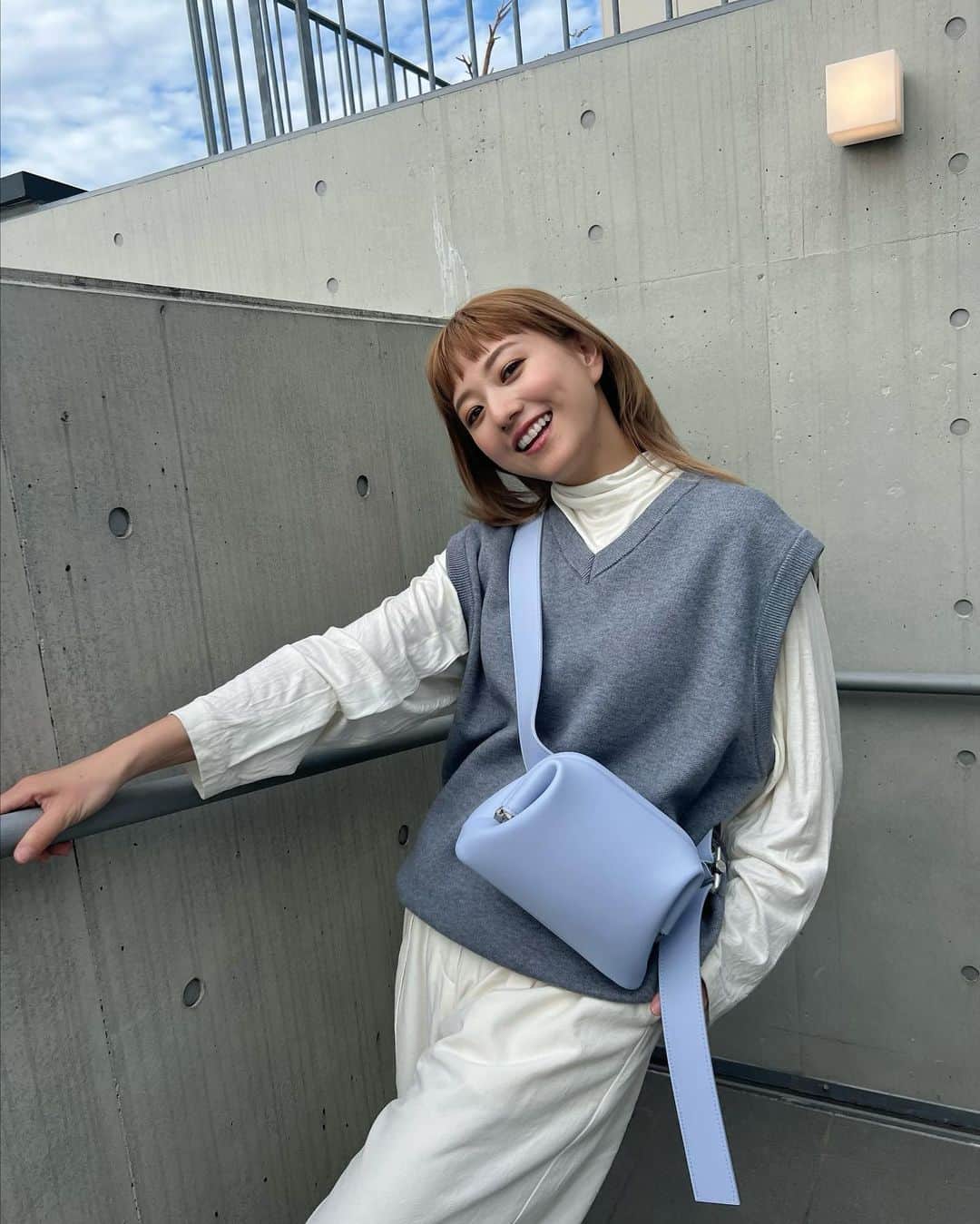 伊藤千晃さんのインスタグラム写真 - (伊藤千晃Instagram)「オーダーしていたバッグが届いたぁ✨  形がプク!ってしてて、 てっぺんがパカ!って開くのが可愛い☺️💕  #bag  @osoi_official  @osoi__pr   #tops  @timelesswomen_official   #osoi  #newbag」4月11日 22時26分 - kikichiaki