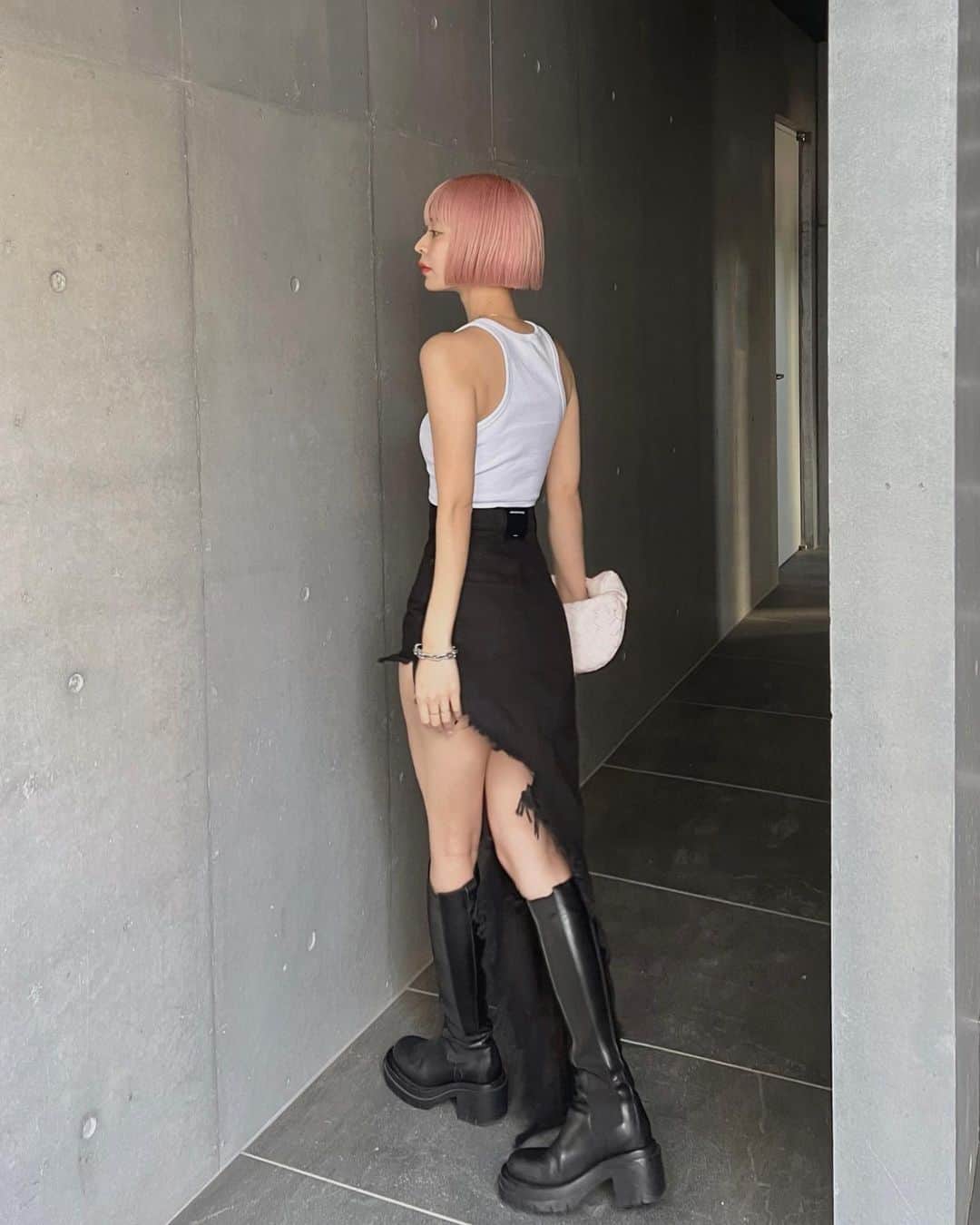 のインスタグラム：「@alexanderwangny 🖤🖤🖤 カオリさんのお下がり👸🏼 @kaorishima_ ✨ かわいくて最っ高~にお気に入りです🫦」