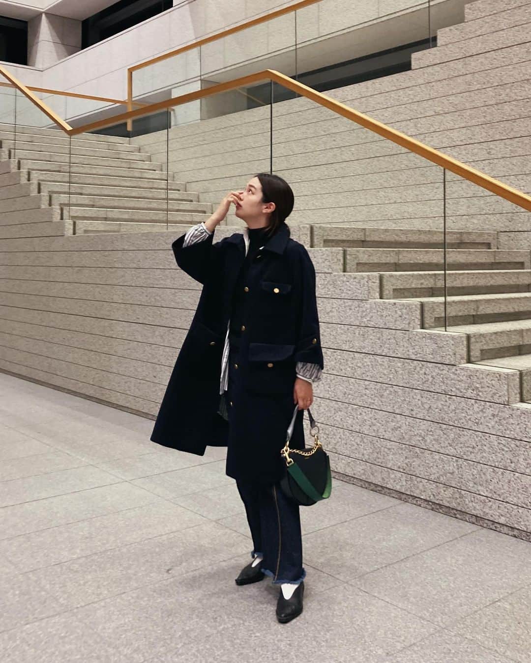 のインスタグラム：「親友と写真展に行ったら 見たこともない張り紙があってびっくりした  作家さん何したのか気になる。。  人形町から清澄白河までふらふらと散歩した日 展示は見れなかったけどたのしかったなー  ／  帰りに行った現代美術館のショップに お悩み相談連載してる @tattva_book と／ケトルの連載時代からの担当の花井さんの本 #カルチュラルコンピテンシー 並んで横にあったよ  #tattva 最新号も発売中です 連載は今回から対談式になって少しパワーアップしてます　タットヴァ面白いから読んでみてください📚  #連載 →@fumikomiyu_soudanshitsu」