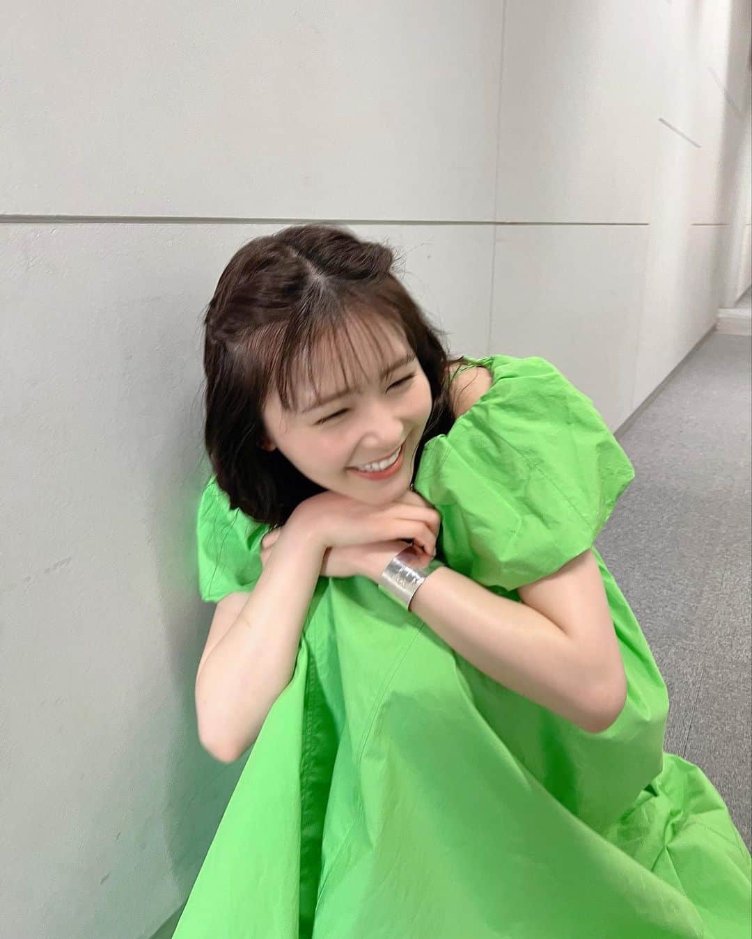久間田琳加さんのインスタグラム写真 - (久間田琳加Instagram)「大阪〜〜〜！🤍 おとななじみ〜〜〜！ 夜ご飯に串カツを食べに行ったよ〜  「スローでイージーなルーティーンで」 ありがとうございました！ スロイジの温かさにいつも癒されます☺️ そして、明日9:50〜カンテレ「よ〜いドン！」 井上さんと生出演します！ そのあと18:00〜は、 TOHOシネマズららぽーと門真オープン記念舞台挨拶に登壇します！ 盛りだくさんな1日です🌸 #スロイジ　#おとななじみ」4月11日 22時51分 - rinka_kumada0223