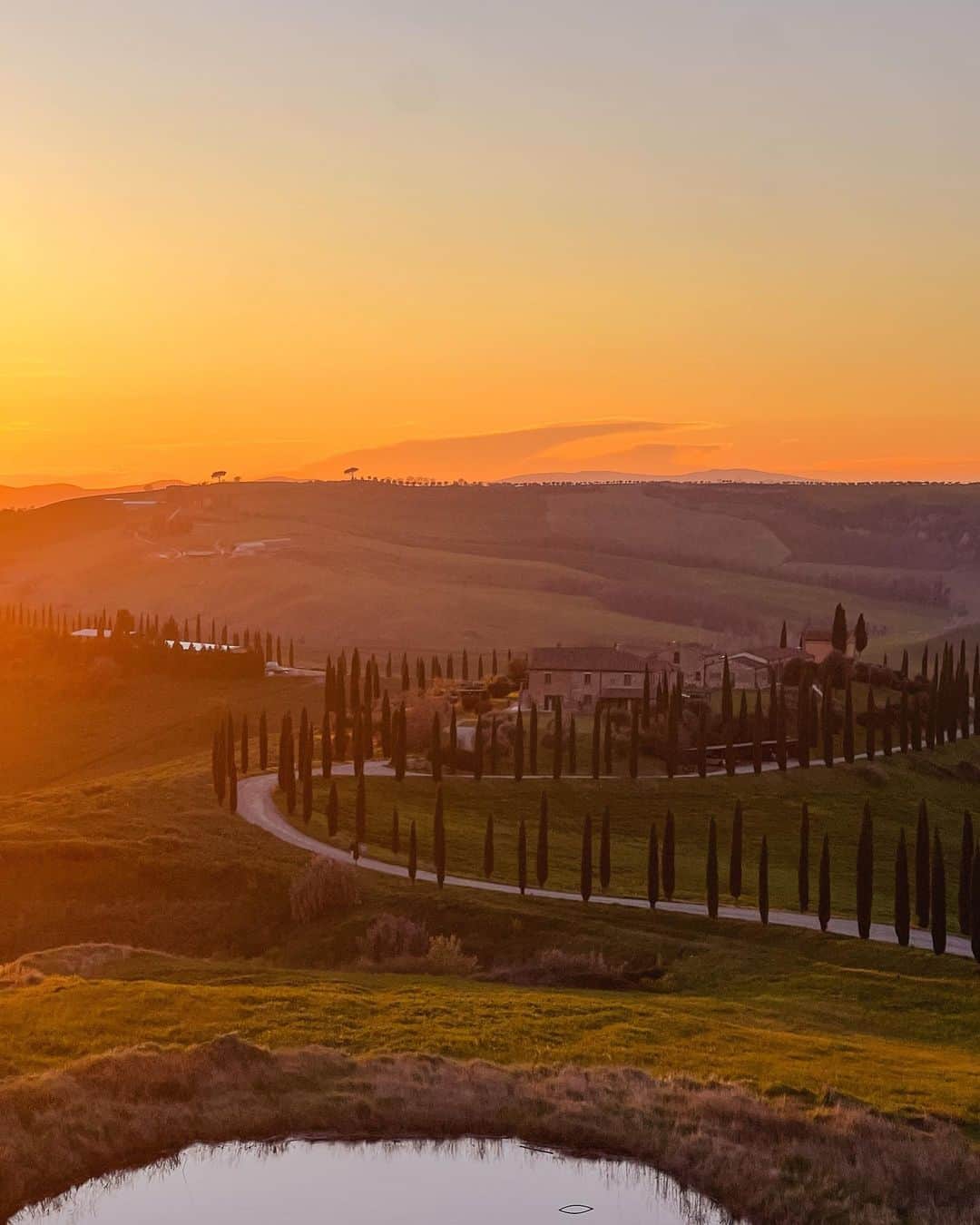 Giann Chanさんのインスタグラム写真 - (Giann ChanInstagram)「Find the locations as below👇🏻  1. Punto Panoramico Crete Senesi Agr. Baccoleno  2. Borgo Iesolana  3. Le melosa Resort   #Tuscany #Florence #Italy」4月11日 22時45分 - chan.tsz.ying