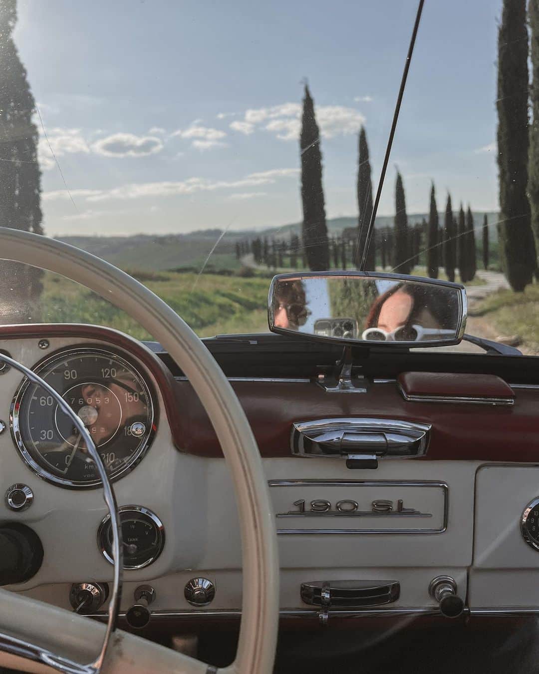 Giann Chanさんのインスタグラム写真 - (Giann ChanInstagram)「Find the locations as below👇🏻  1. Punto Panoramico Crete Senesi Agr. Baccoleno  2. Borgo Iesolana  3. Le melosa Resort   #Tuscany #Florence #Italy」4月11日 22時45分 - chan.tsz.ying