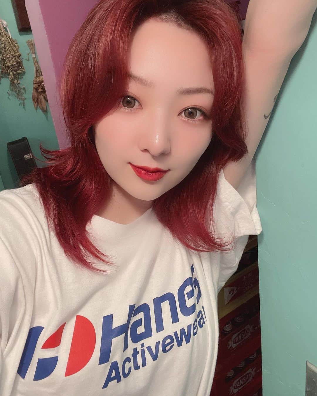 斉藤夏海さんのインスタグラム写真 - (斉藤夏海Instagram)「髪赤くして、眉毛薄くして、メイク濃くした☄️足し算引き算掛け算🪐」4月11日 22時48分 - _natsuumikun_