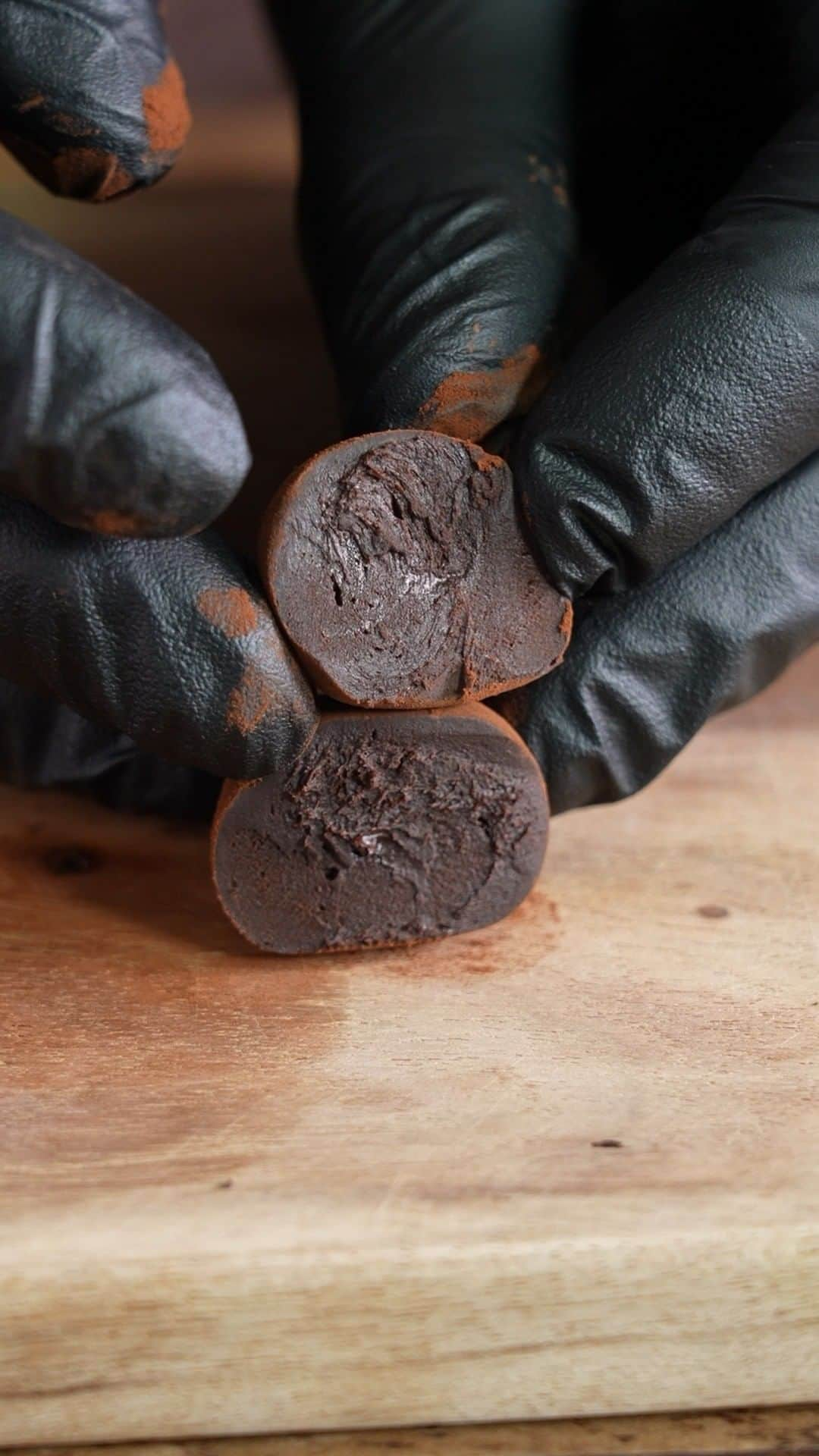 チョコレートカカオのインスタグラム：「Only 2-ingredients Truffles Chocolat 材料2つのトリュフ・ショコラ  YouTube https://youtube.com/shorts/Xq5uhaTtkW4  Cacao ! ∴∵ゞ(´ω`*) ♪  This time it is a simple snack. Only two ingredients are needed. It was very simple and quickly completed. May the cacao be with you !  [Reference Video]  This is a video inspired by FitwaffleKitchen Thank you ! https://www.youtube.com/shorts/E-bIc7LpbT8  #Youtube #asmrfood #foodie #instafood #dessertporn #スイーツ #yummy #recipe #chocolate #tasty #dessert #チョコレート #chocolove #chocoholic #recette #レシピ #truffles #練乳 #ボンボンショコラ #chocolatetruffles #condensedmilk #cocoa #ココア #簡単レシピ #easyrecipes」