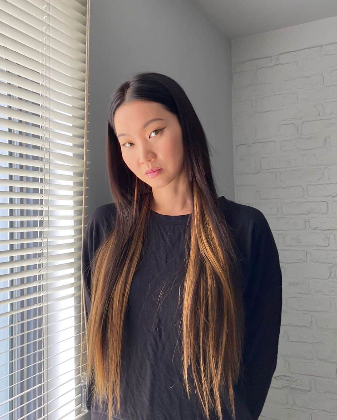 チャン・ユンジュのインスタグラム：「머리를 길게 붙일까???」