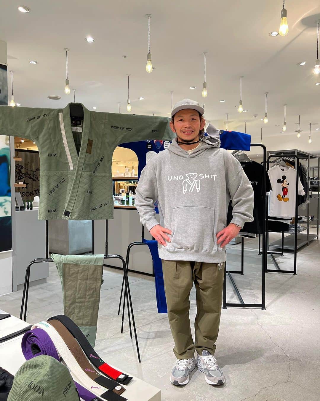 宇野薫のインスタグラム：「100A JIU-JITSU Gi CUSTOMIZING ART EXHIBITION in KYOTO 7日目  最終日も京都藤井大丸にご来店いただきありがとうございました！  あっという間の7日間。 藤井大丸店頭、オンラインストアで購入をしていただきました皆さま、今回のイベントにご協力いただきました皆さま、藤井大丸のスタッフの皆さま、本当にありがとうございました。また京都でお会いできる日を楽しみにしています。  有限会社宇野薫商店　宇野薫」